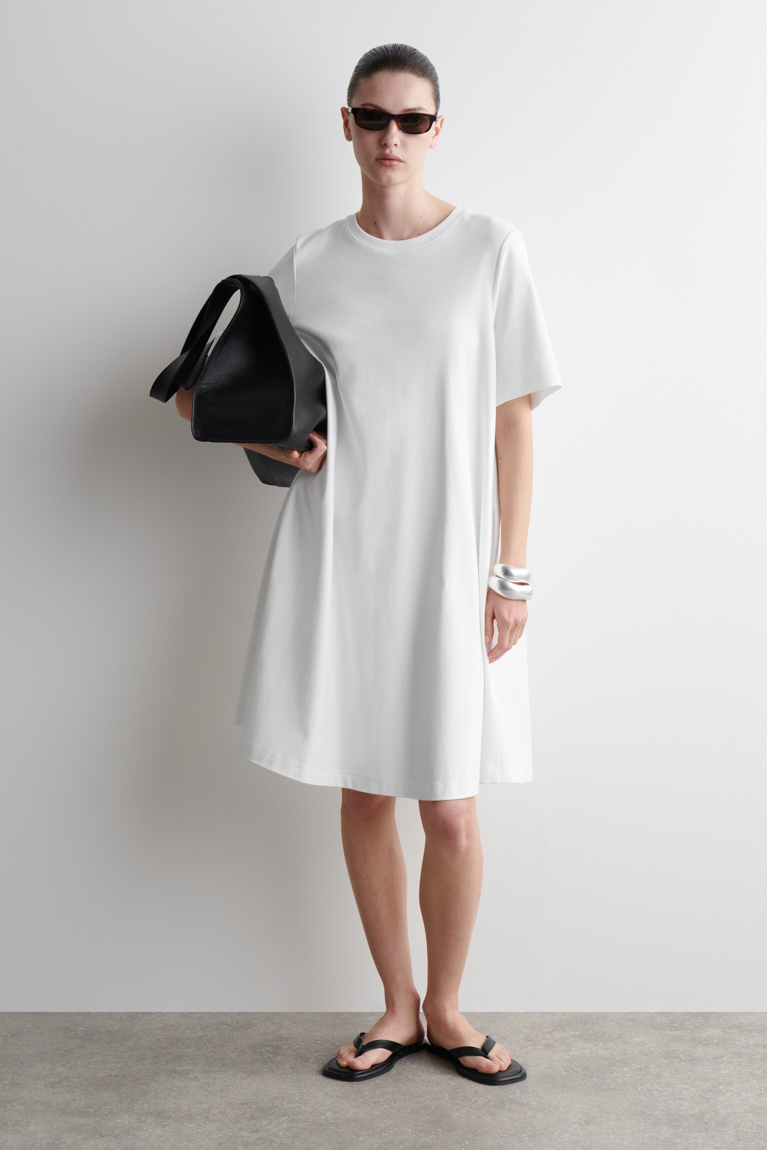 VESTIDO-CAMISETA CORTO ACAMPANADO - BLANCO/NEGRO/ROJO - 6