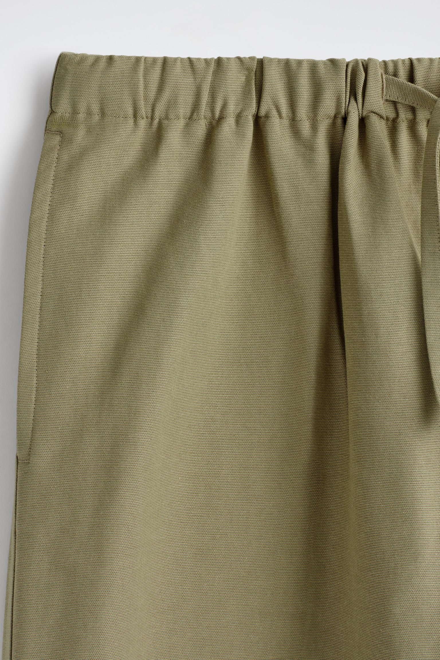 REGULOWANE W PASIE SPODNIE Z NOGAWKAMI TYPU BARREL-KHAKI - 5