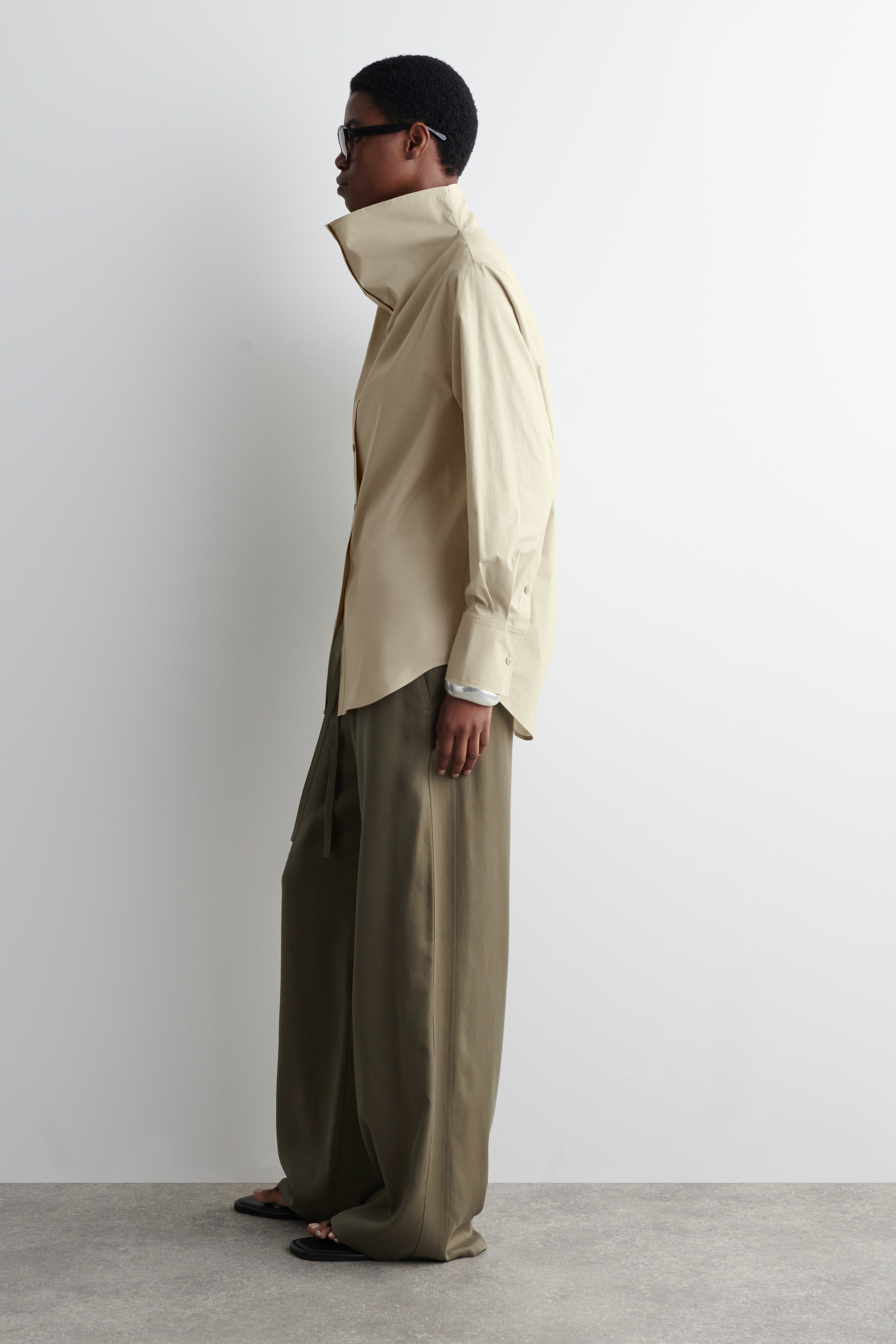 Zobacz większy obraz: KOSZULA Z WYSOKIM KOŁNIERZYKIEM – RELAXED FIT - KHAKI - ONA | H&M PL 3