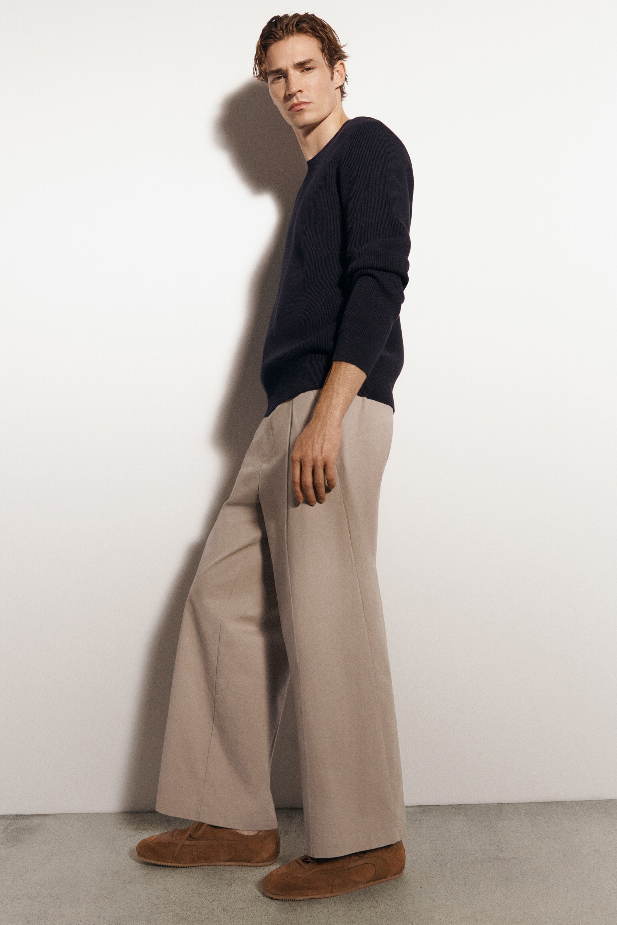 Größeres Bild anzeigen: PULLOVER AUS BAUMWOLLE MIT RUNDHALSAUSSCHNITT - SCHWARZ - Men | H&M AT 7