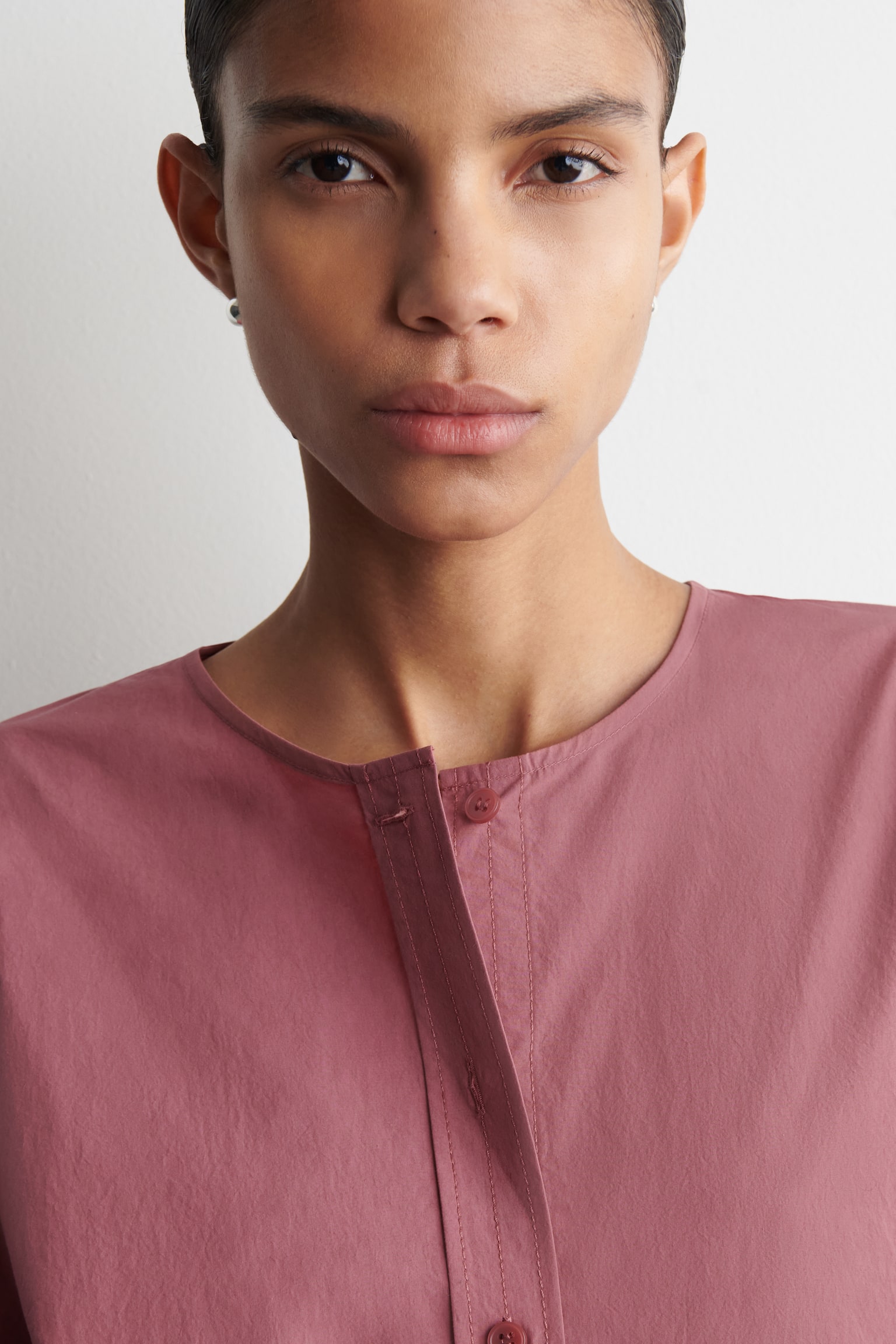 BLUSE AUS PIMA-BAUMWOLLE MIT FALTEN - BERRY/WEISS - 3