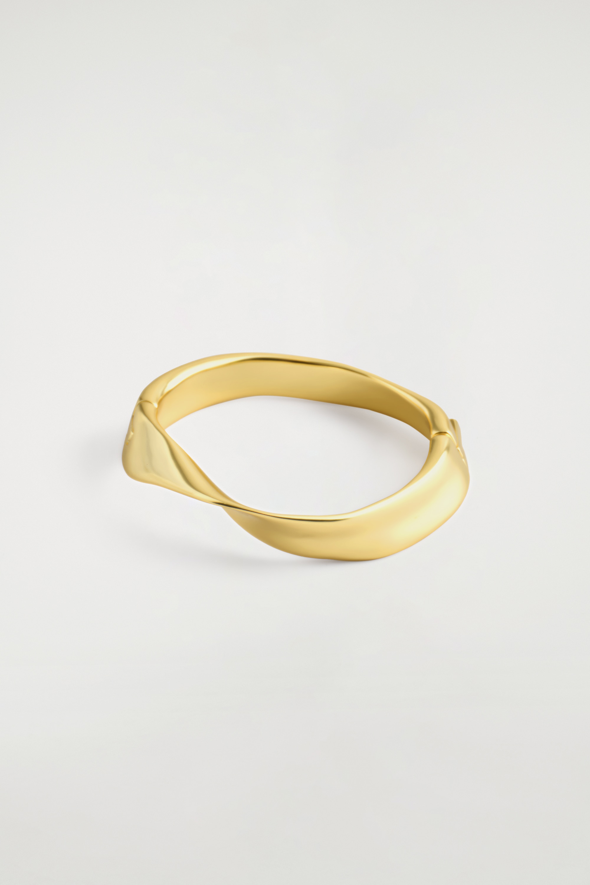 TWISTED RIBBON BRACELET - GOLD