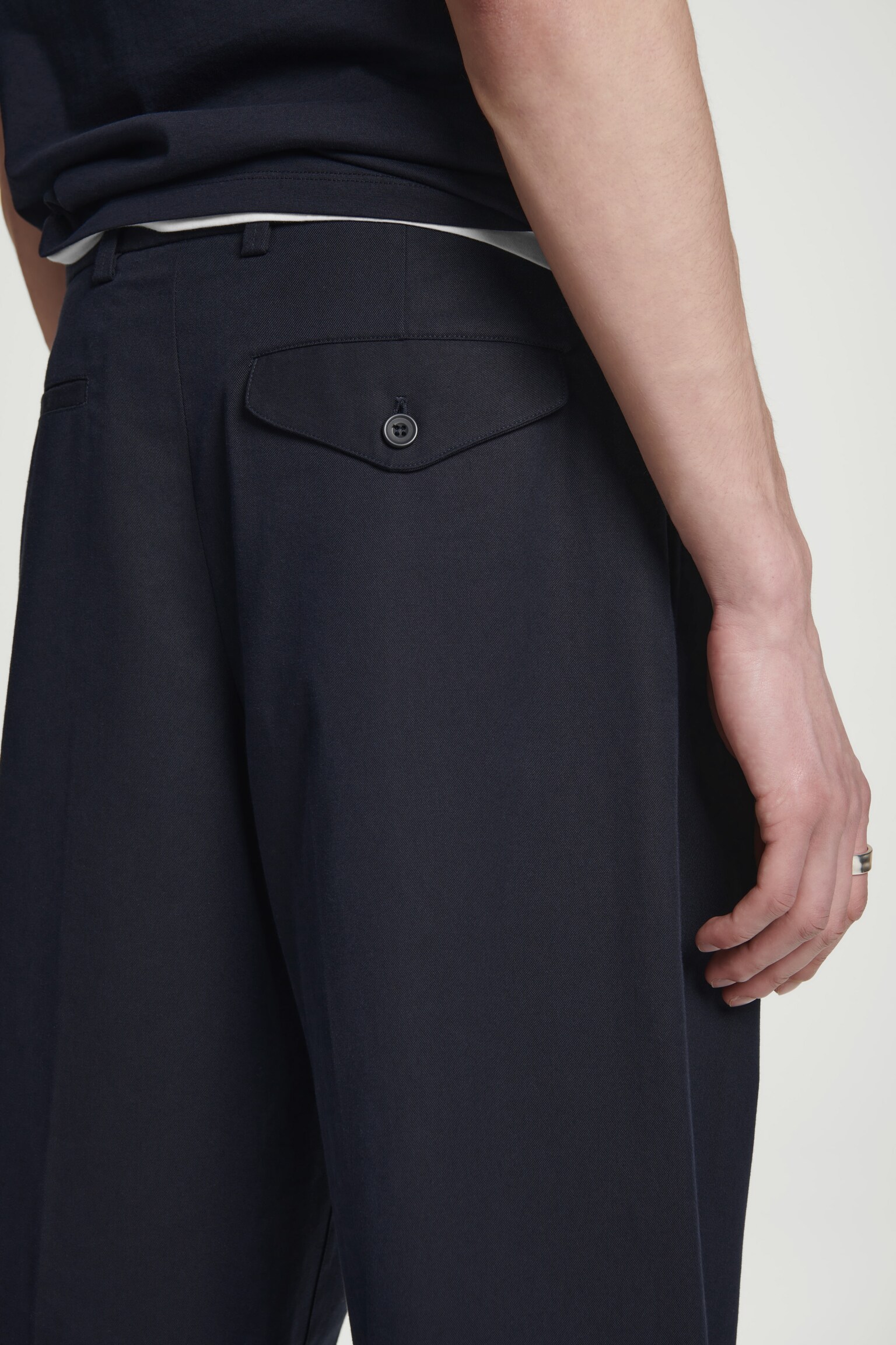 PANTALONES DE PINZAS DE ALGODÓN TAPERED FIT - AZUL MARINO/TOPO - 8