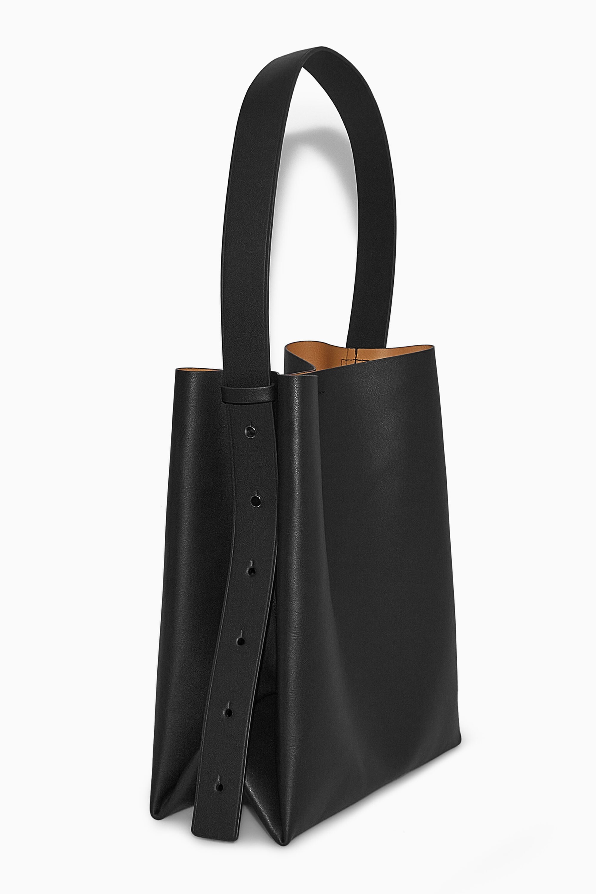 MEDIUM SHOPPER - GRAINED LEATHER - BLACK | COS DE