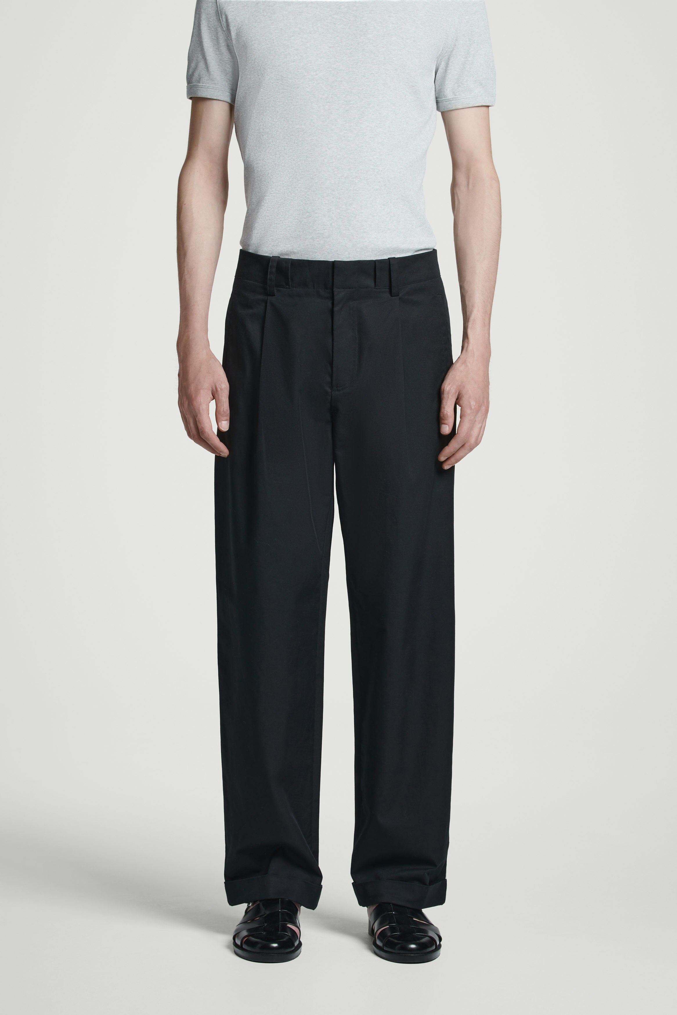 TAPERED COTTON TURN-UP PANTS - BLACK | COS