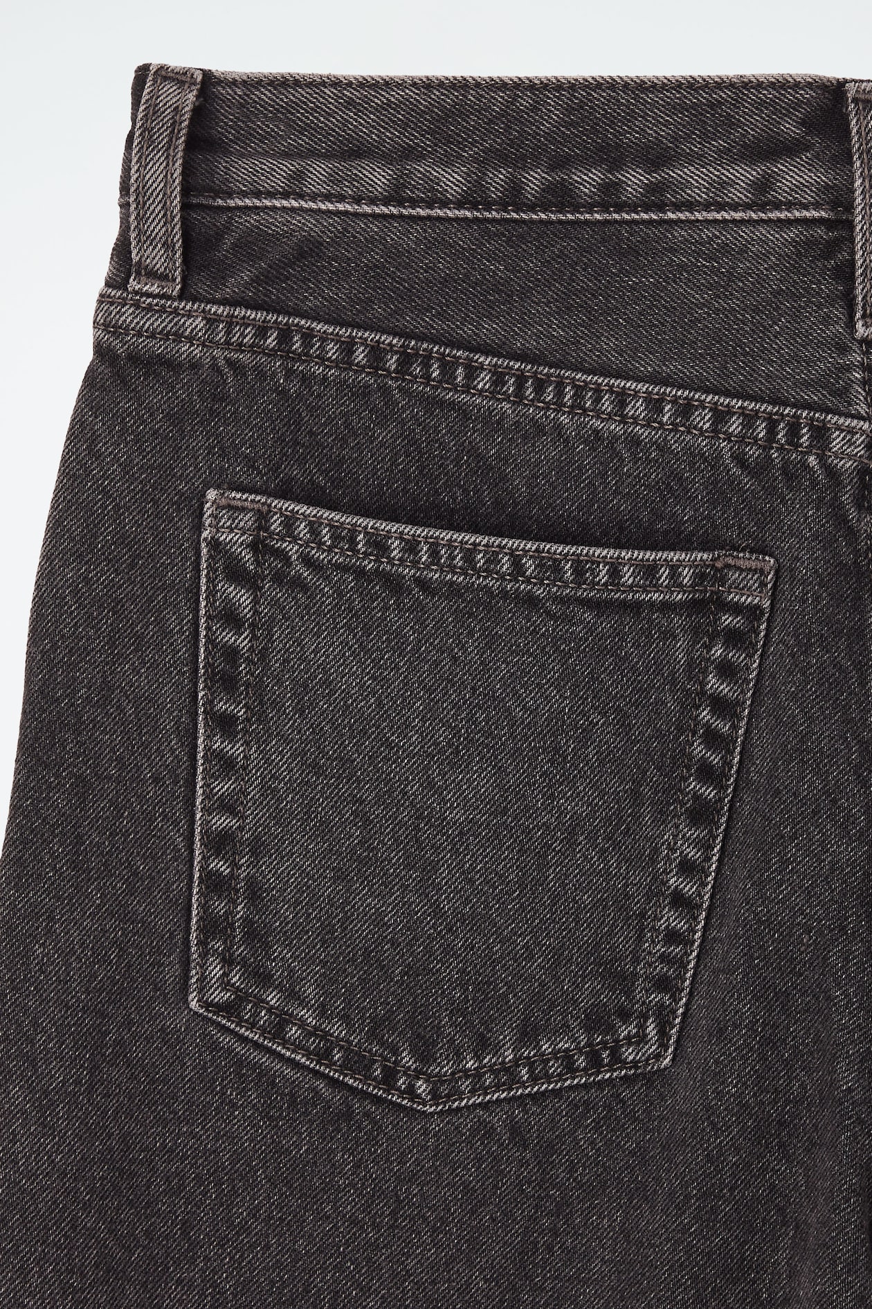 ARCH TAPERED JEANS — BLACK
