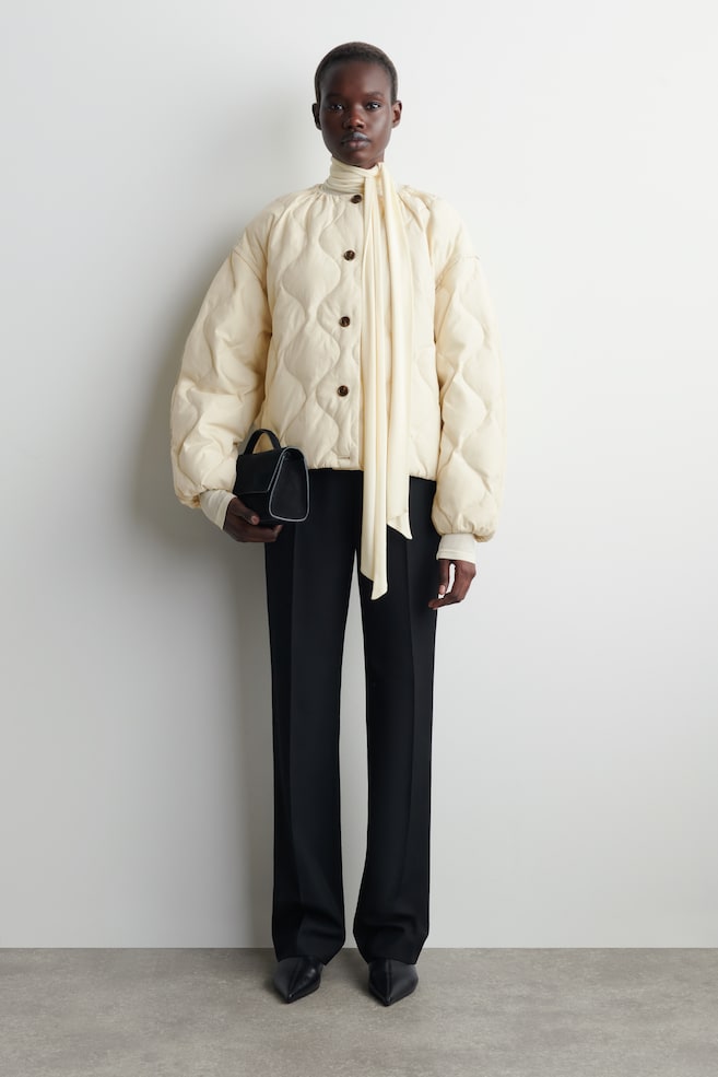GESTEPPTE DAUNENJACKE MIT RAFFUNGEN - ECRU/NAVYBLAU - 1