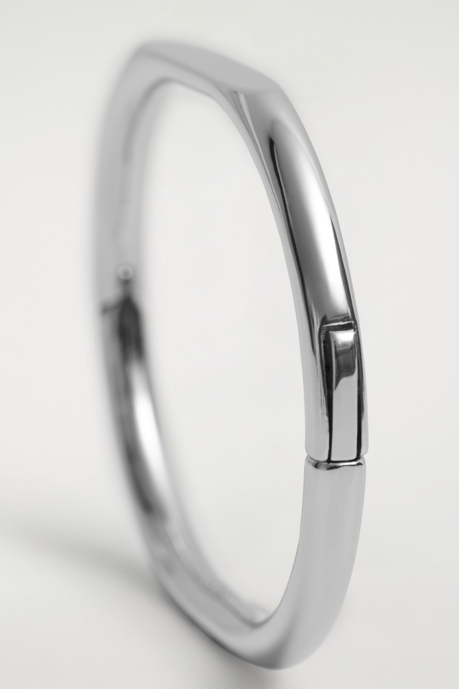 BRAZALETE ESCULPIDO - PLATEADO/DORADO - 3