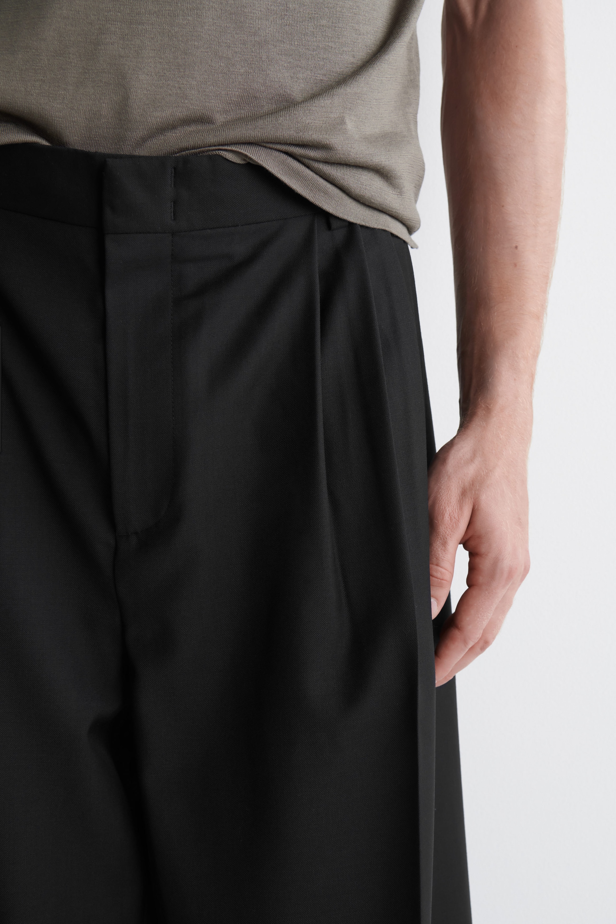 WIDE-LEG PLEATED WOOL TROUSERS - RELAXED