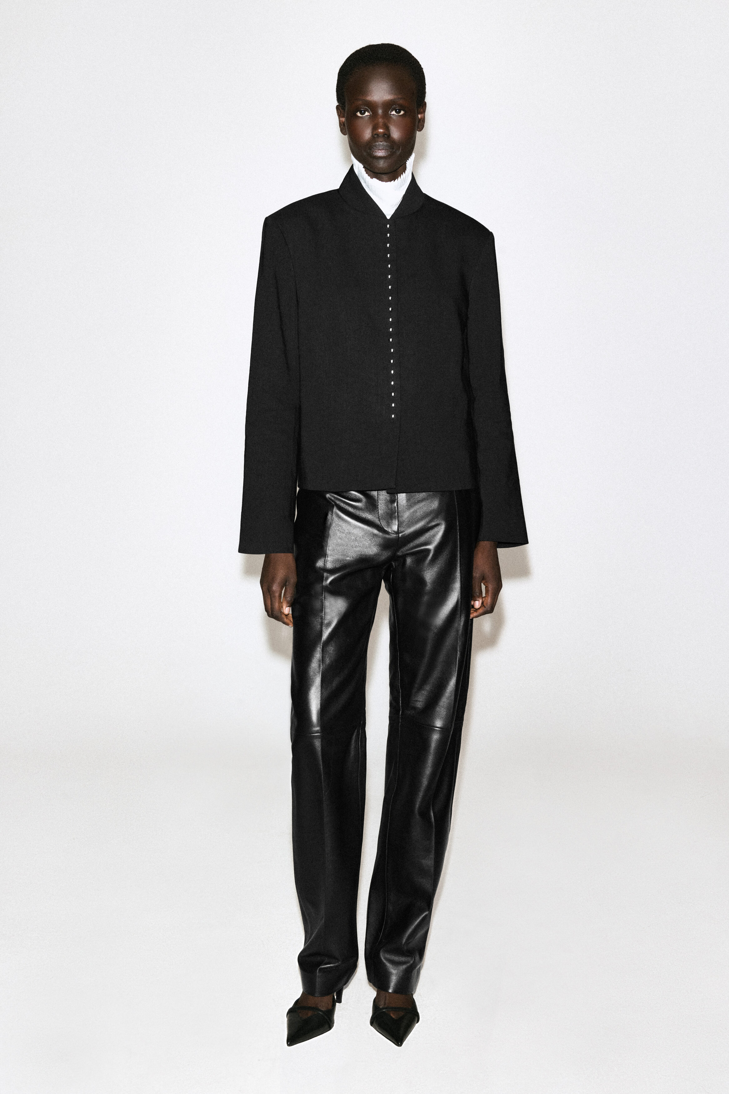 STUD-DETAIL CROPPED LINEN BLAZER - BLACK | COS US