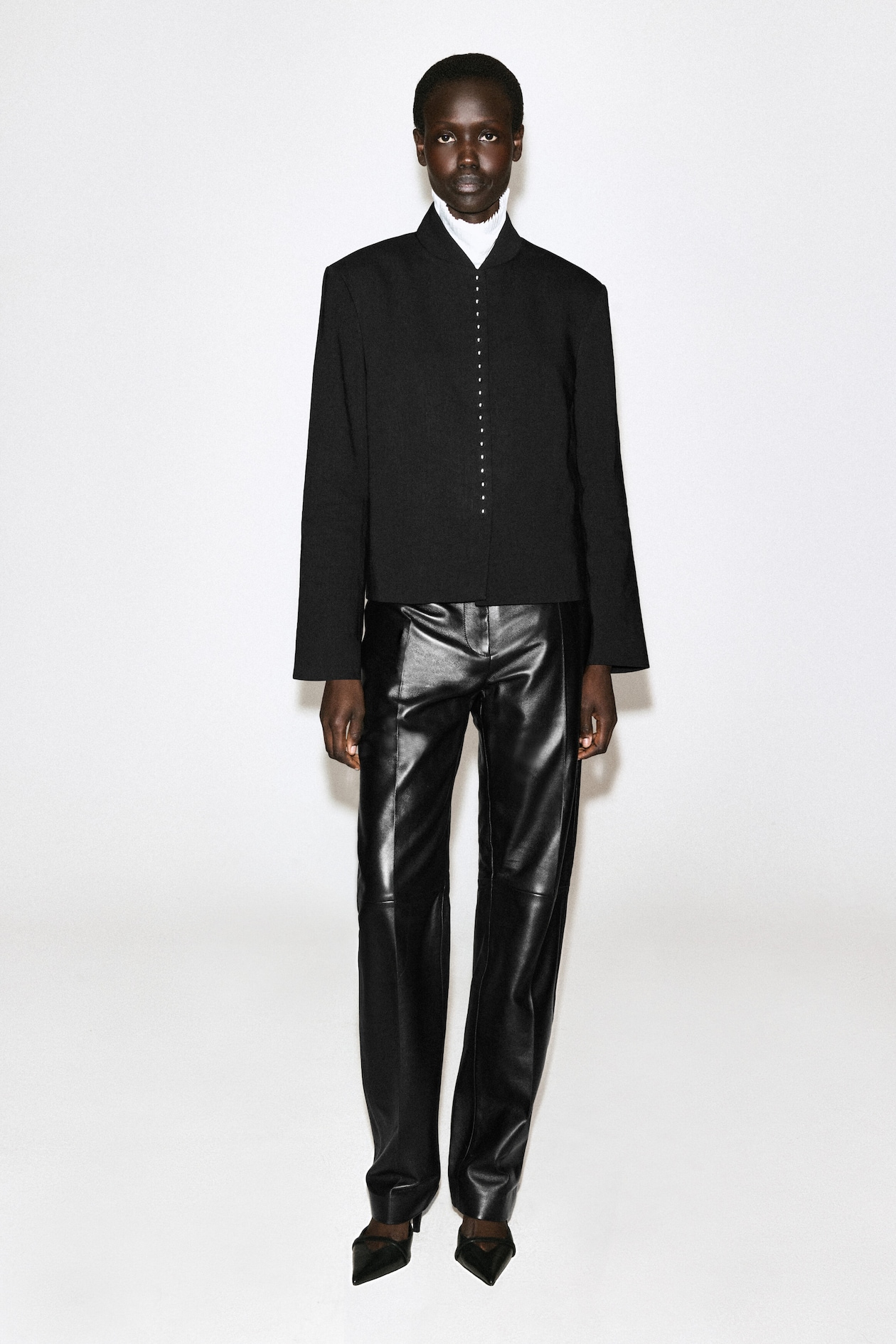 STUD-DETAIL CROPPED LINEN BLAZER