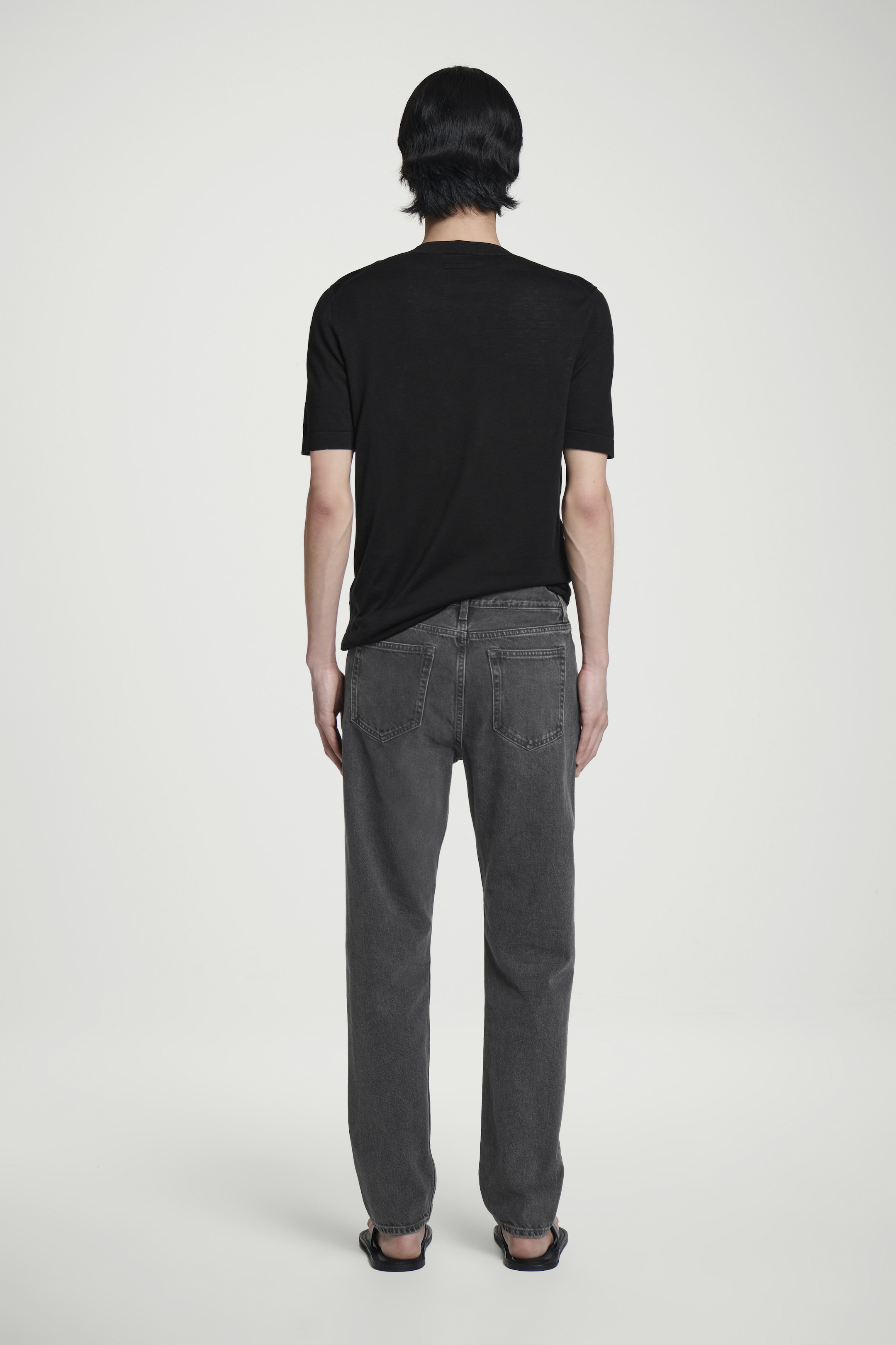 Visa större bild: PILLAR AVSMALNANDE JEANS - BLEKT SVART - HERR | H&M SE 4