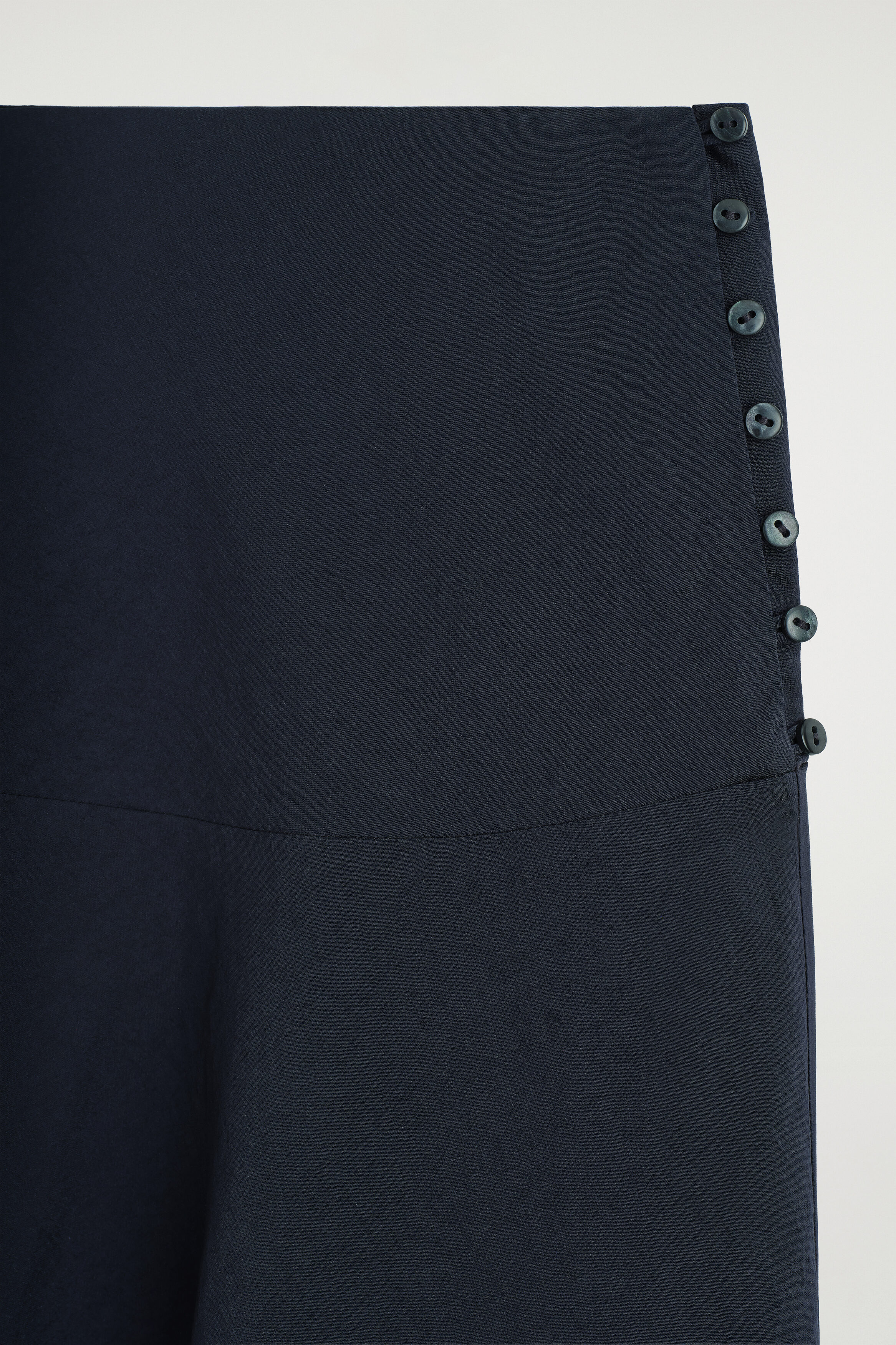 BUTTON-DETAIL FLUID MIDI SKIRT thumbnail 7