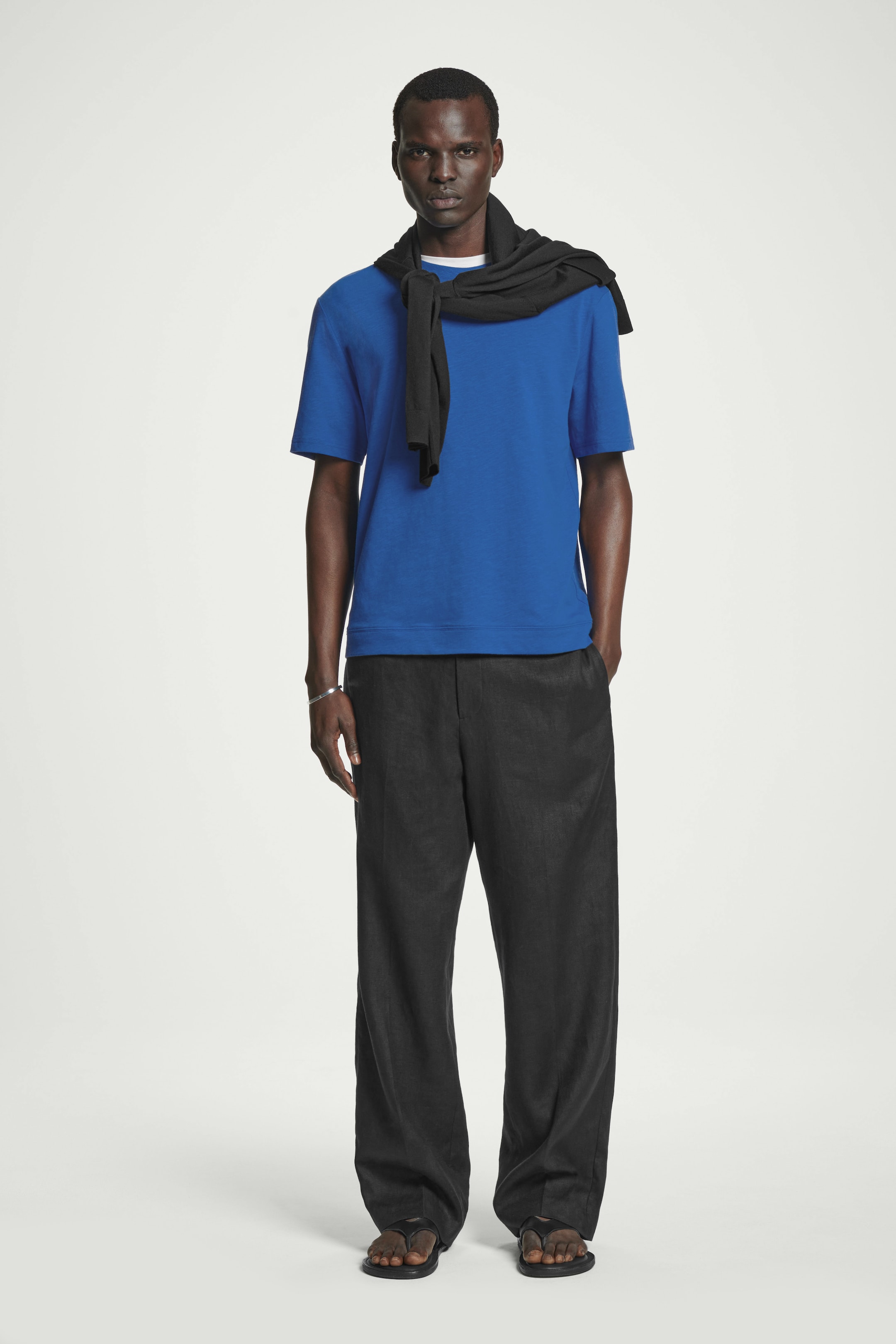 Größeres Bild ansehen: LOCKERES T-SHIRT AUS BAUMWOLL-LEINEN-MIX - Blau - Men | H&M DE 2