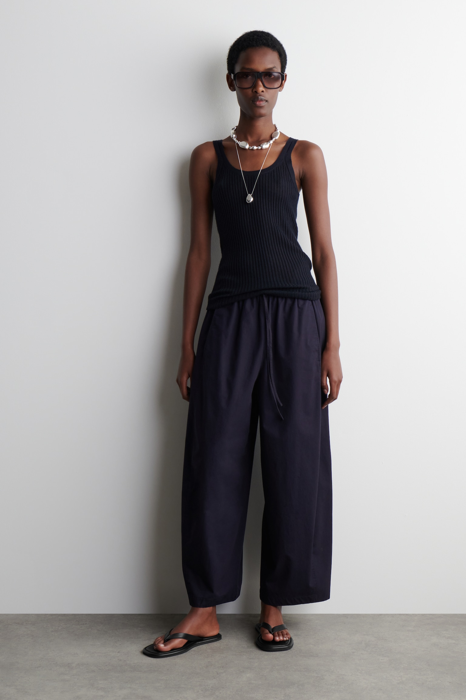 ELASTICATED BARREL-LEG TROUSERS - NAVY/KHAKI - 1