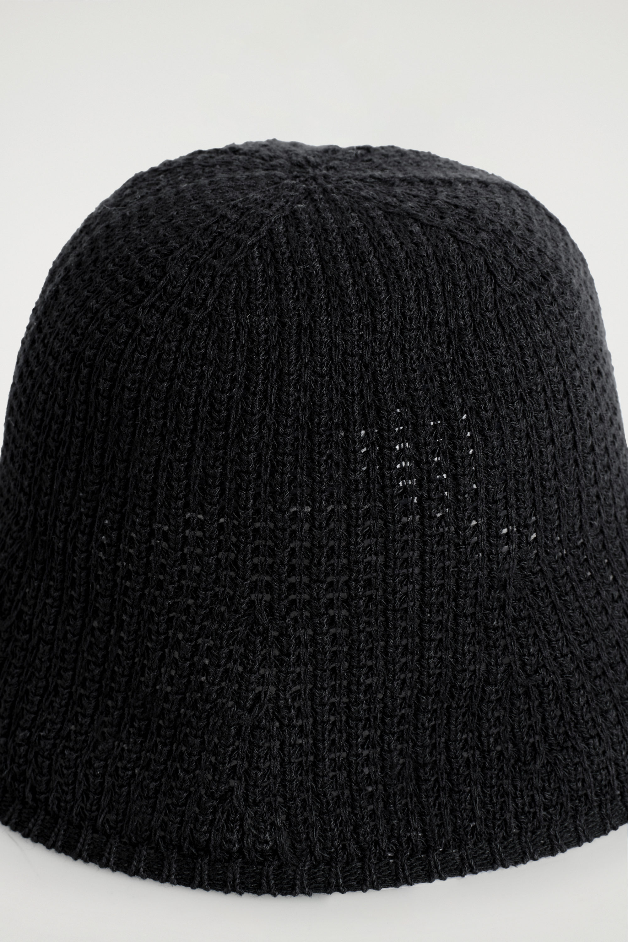 OPEN-KNIT BUCKET HAT - BLACK | COS CA