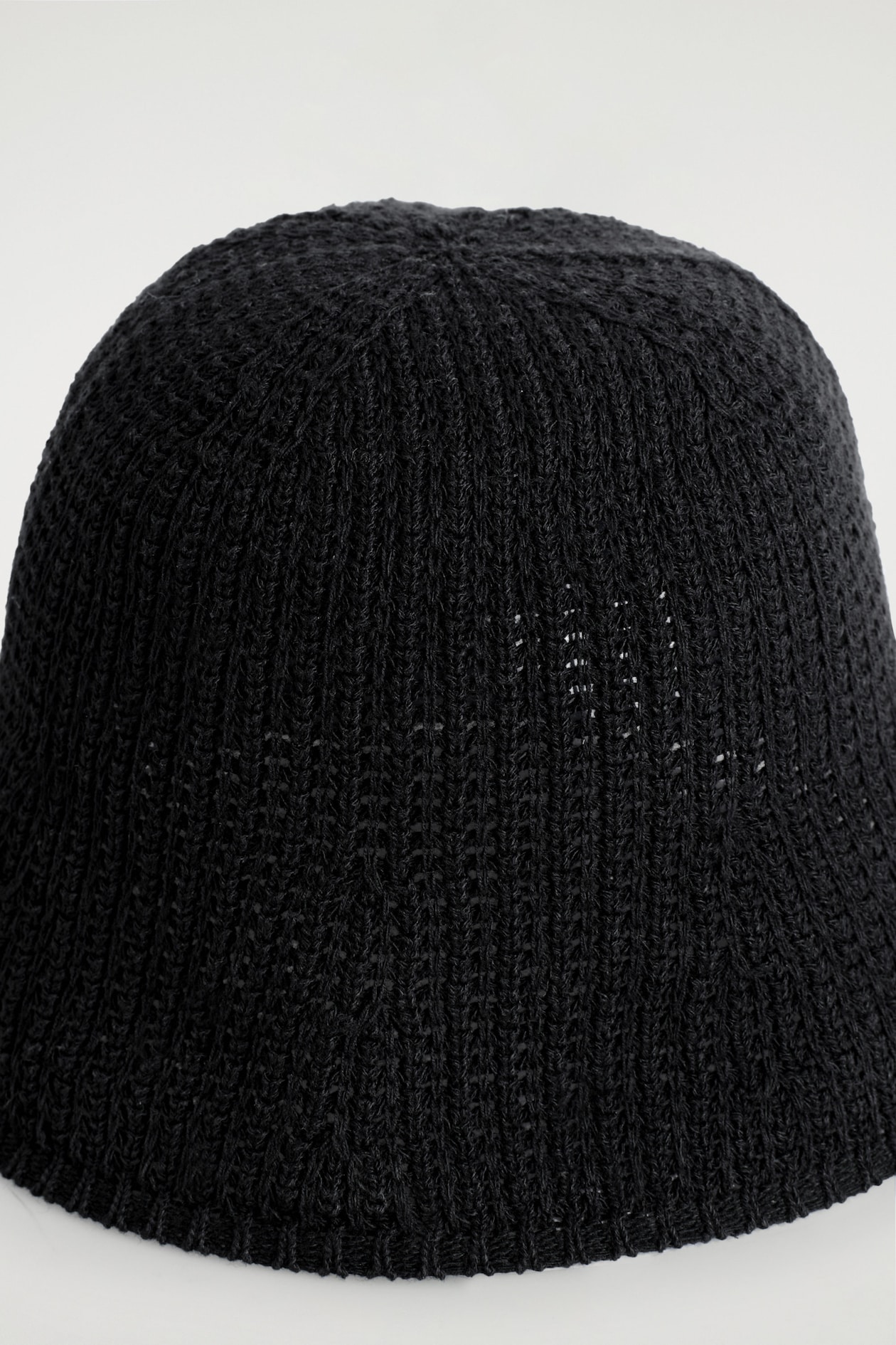 OPEN-KNIT BUCKET HAT — BLACK