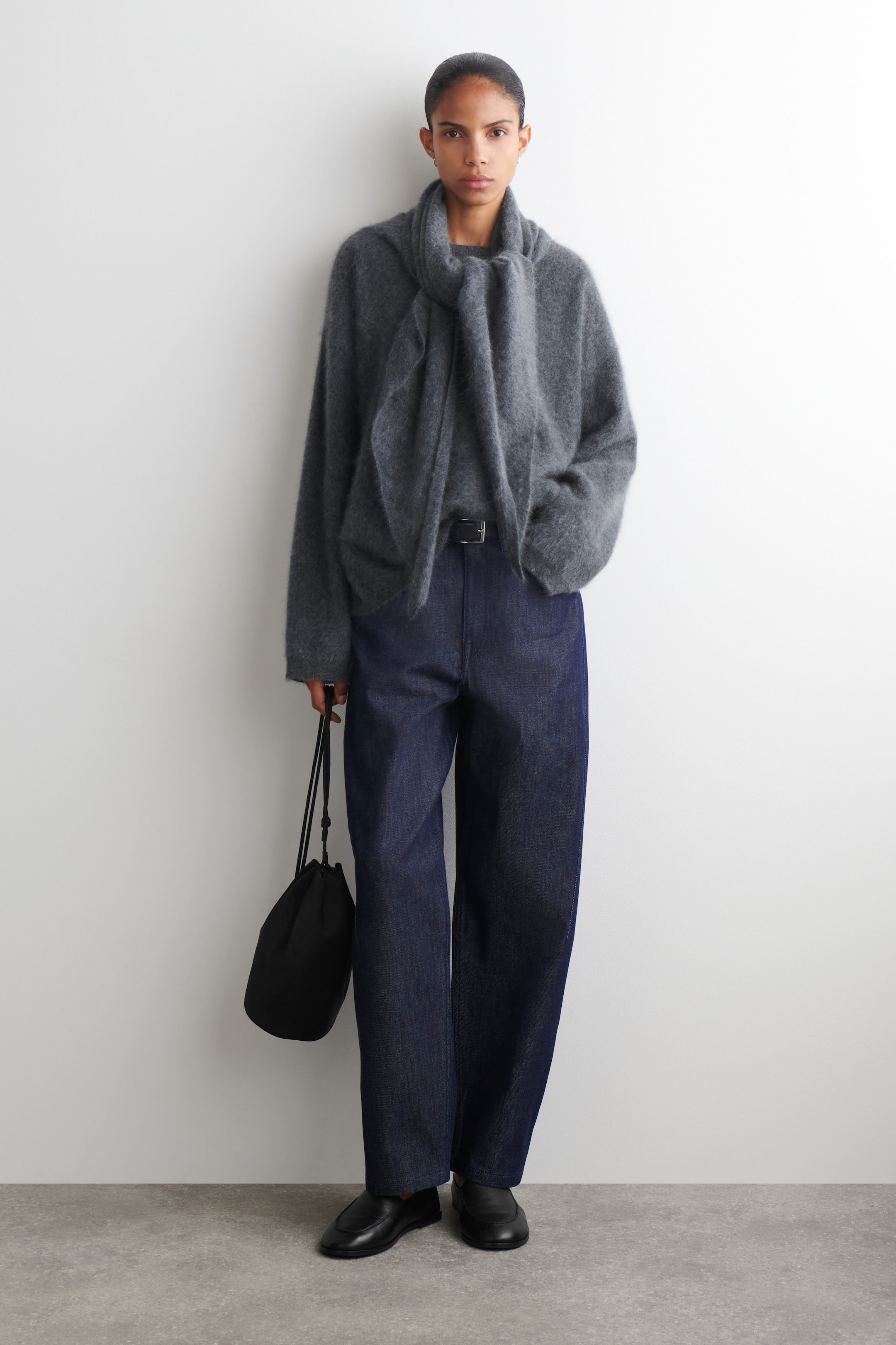 DRAWSTRING CROSSBODY BAG - NYLON