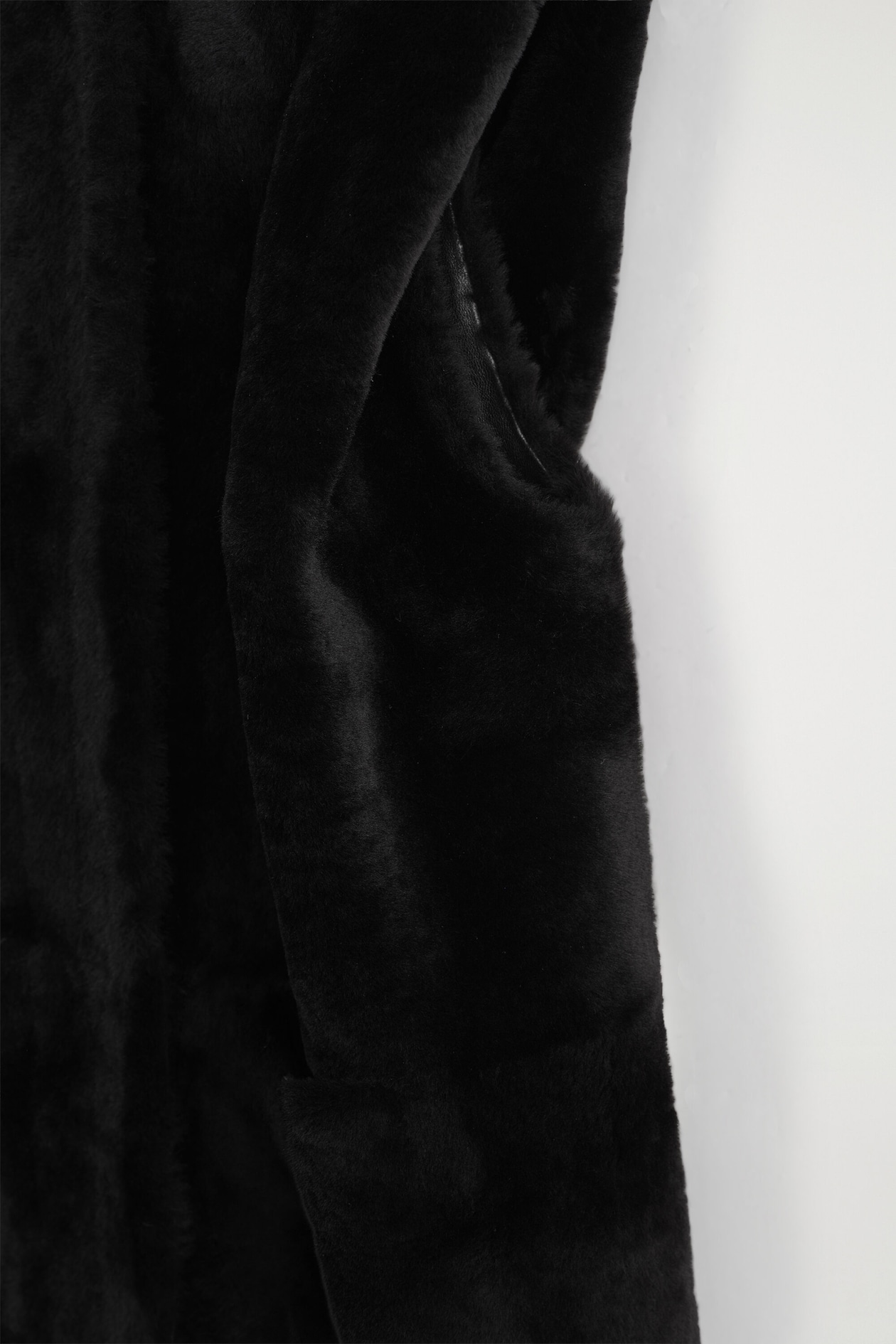 SHEARLING GILET — CARBON