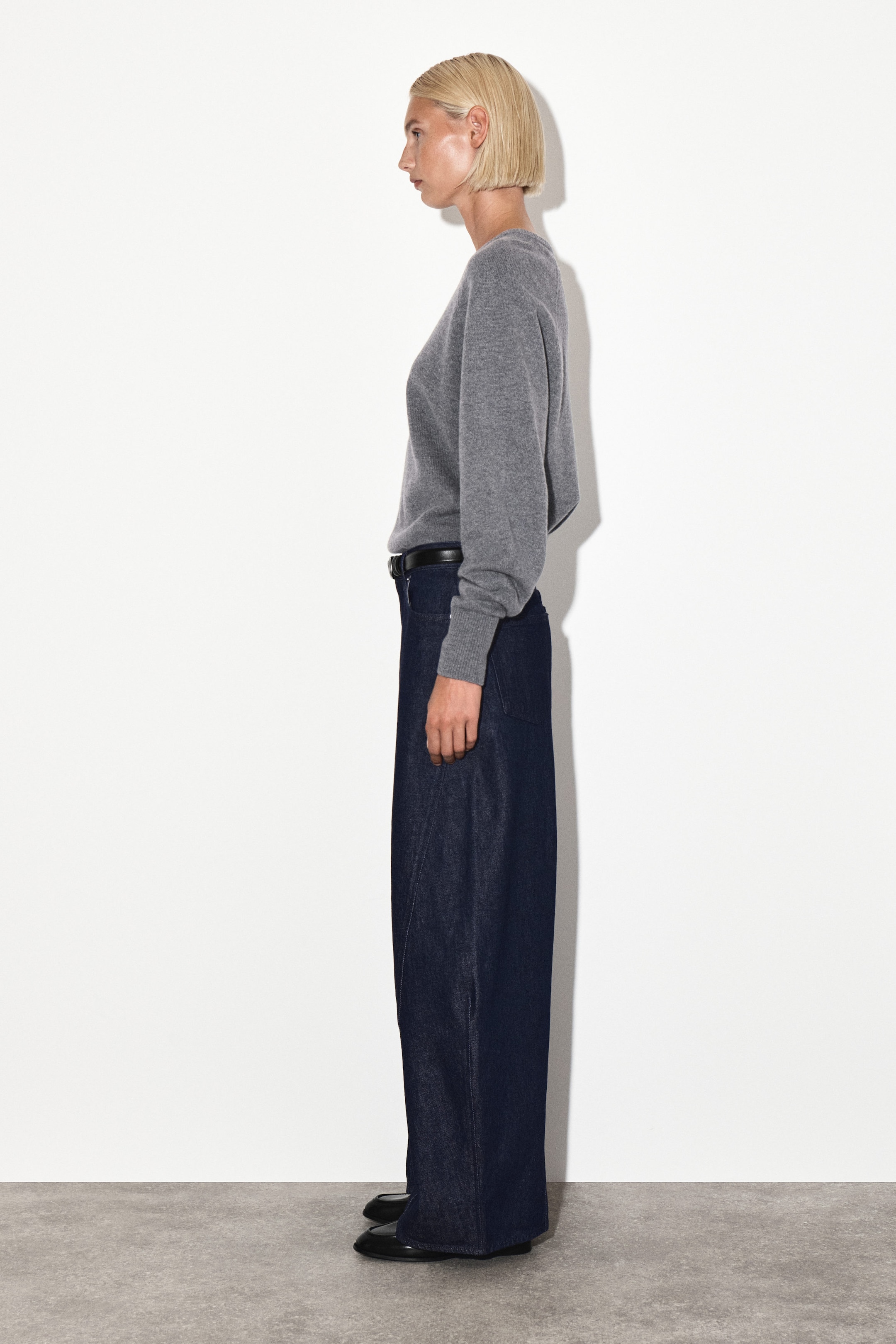 TWIST BARREL-LEG JEANS