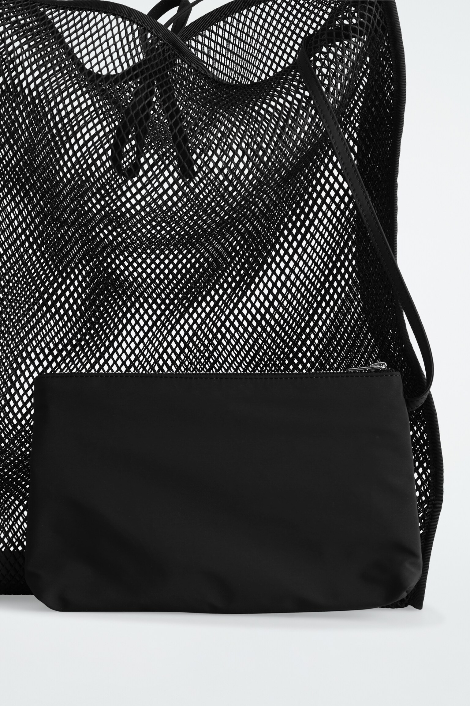 BOLSO TOTE DESESTRUCTURADO - MALLA - NEGRO - 4
