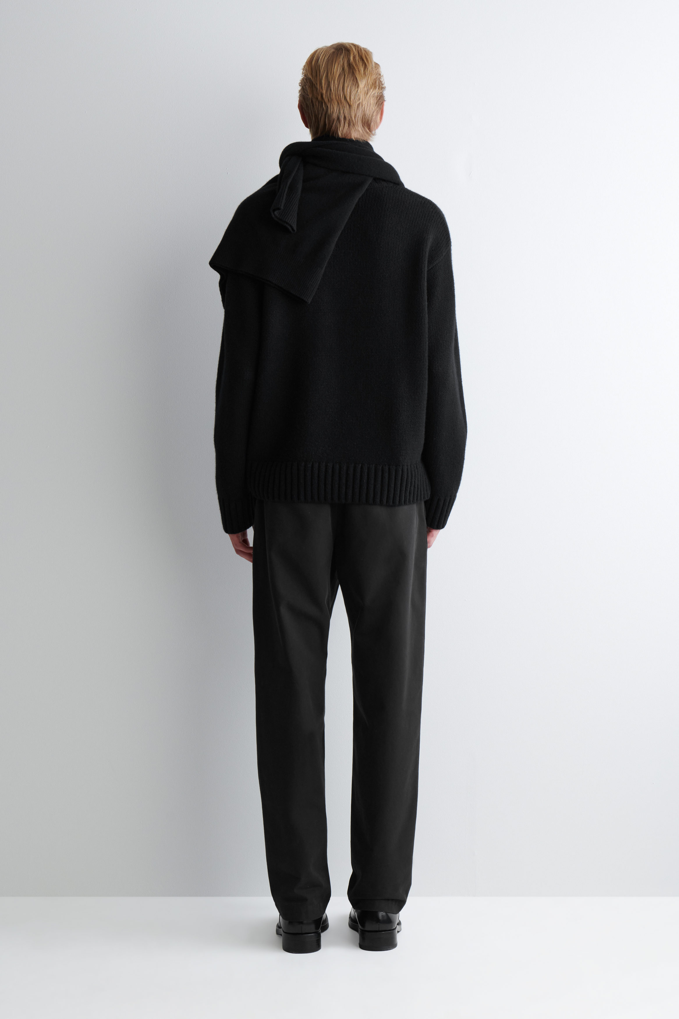 COTTON STRAIGHT-LEG CHINOS - BLACK | COS