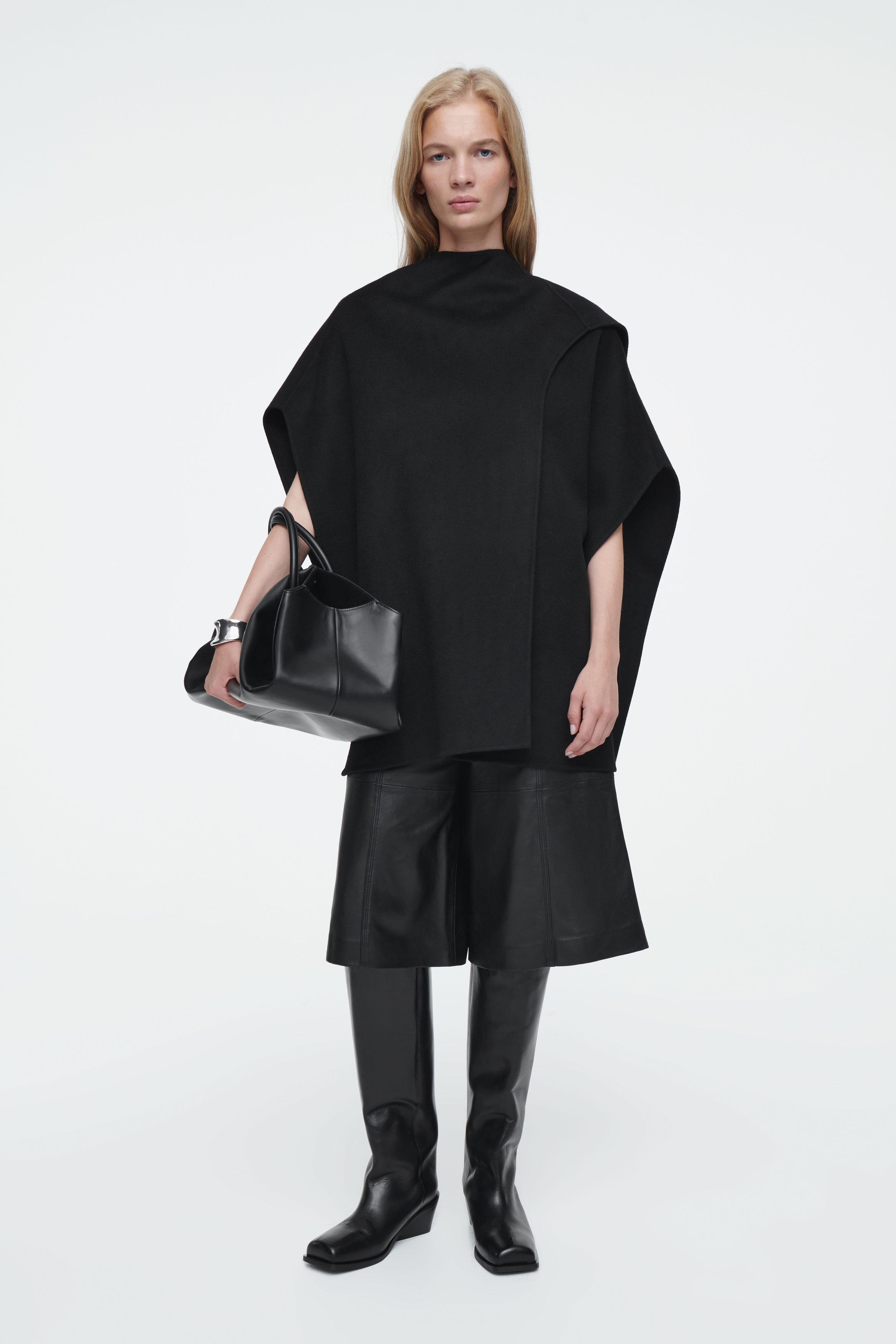 ポンチョ・ケープ VIRGIN WOOL BLEND CAPE WOOL-BLEND CAPE - BLACK | COS