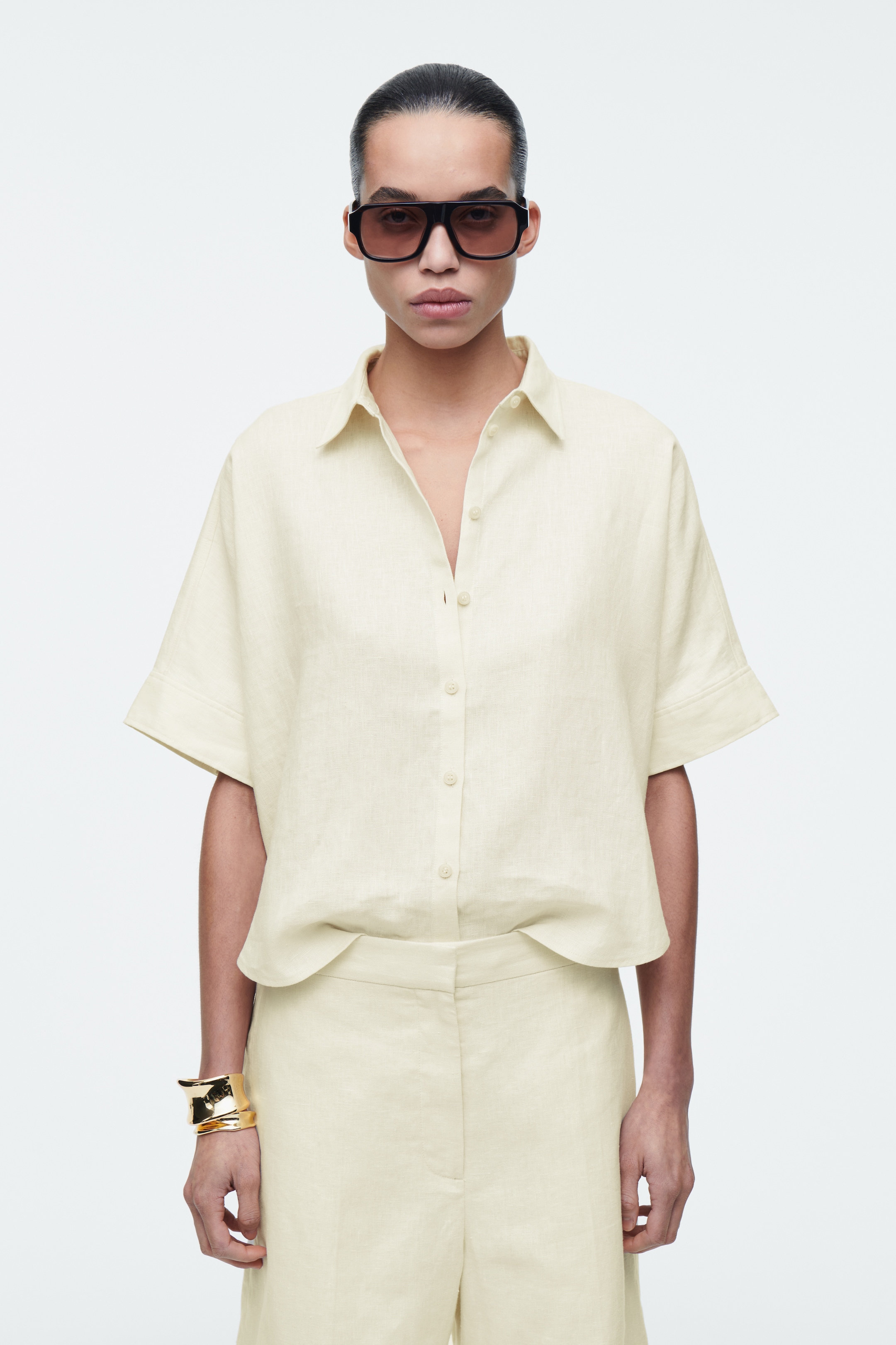 Vezi imaginea mai mare: CĂMAȘĂ LEJERĂ DIN IN CU MÂNECI SCURTE ȘI CROIALĂ BOXY - BUTTER YELLOW - FEMEI | H&M RO 1