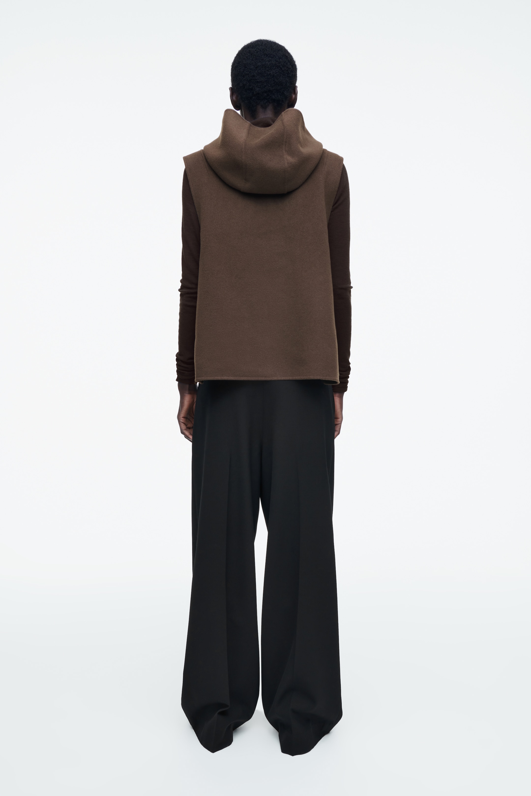 Grösseres Bild ansehen: DOUBLEFACE-WESTE MIT KAPUZE - BRAUN - DAMEN | H&M CH 5