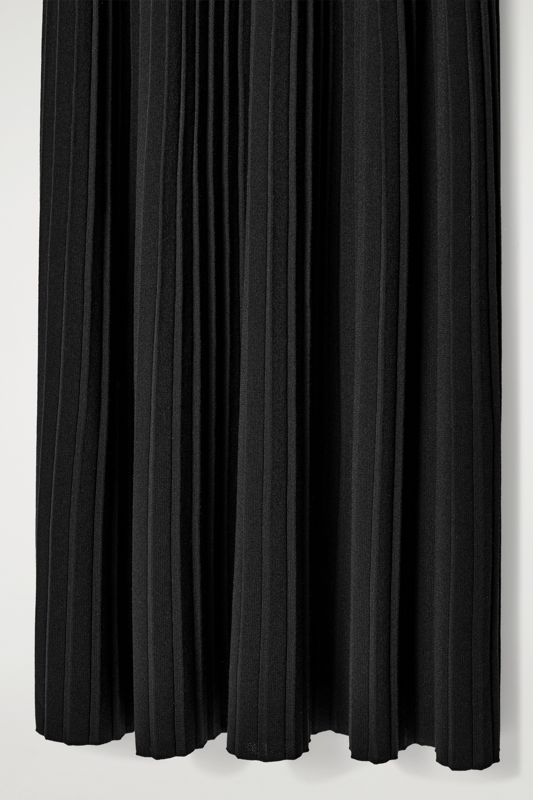 Ingrandisci l'immagine: PLEATED HIGH-NECK MAXI DRESS - BLACK - DONNA | H&M CH 7