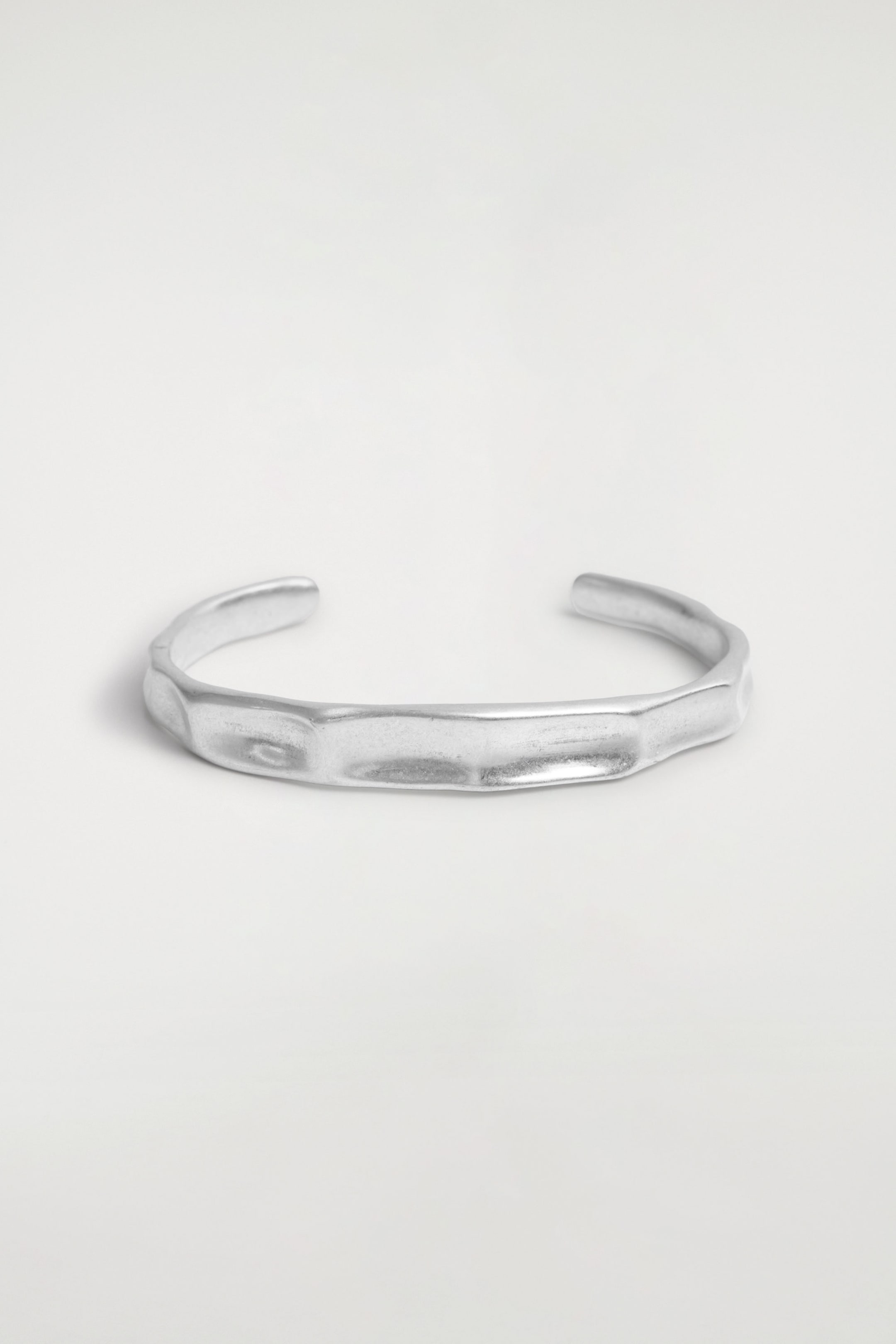 HAMMERED CUFF