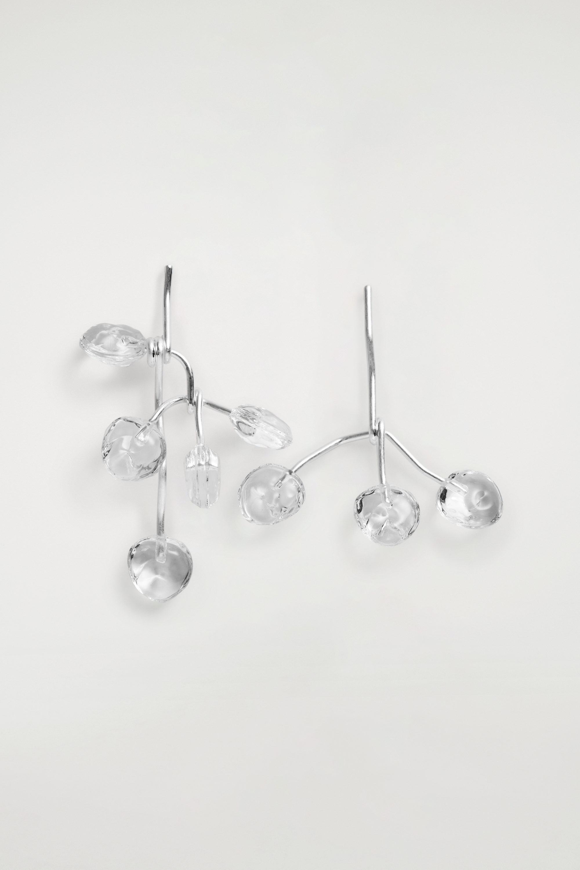 MISMATCHED CASCADING GLASS EARRINGS - CLEAR / SILVER | COS