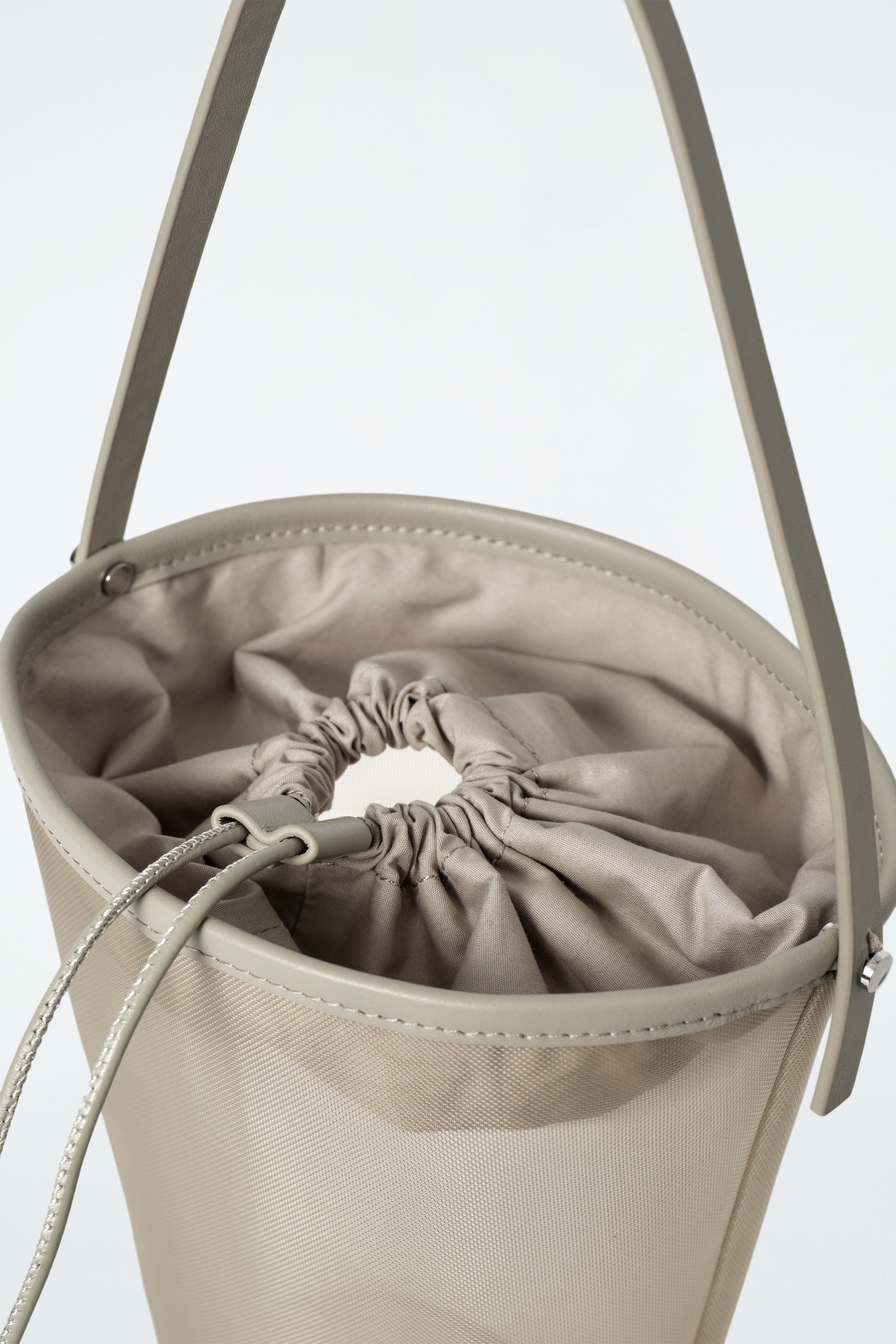 MINI BUCKET BAG - MESH - BEIGE | COS MINI BUCKET BAG - MESH - BEIGE | COS
