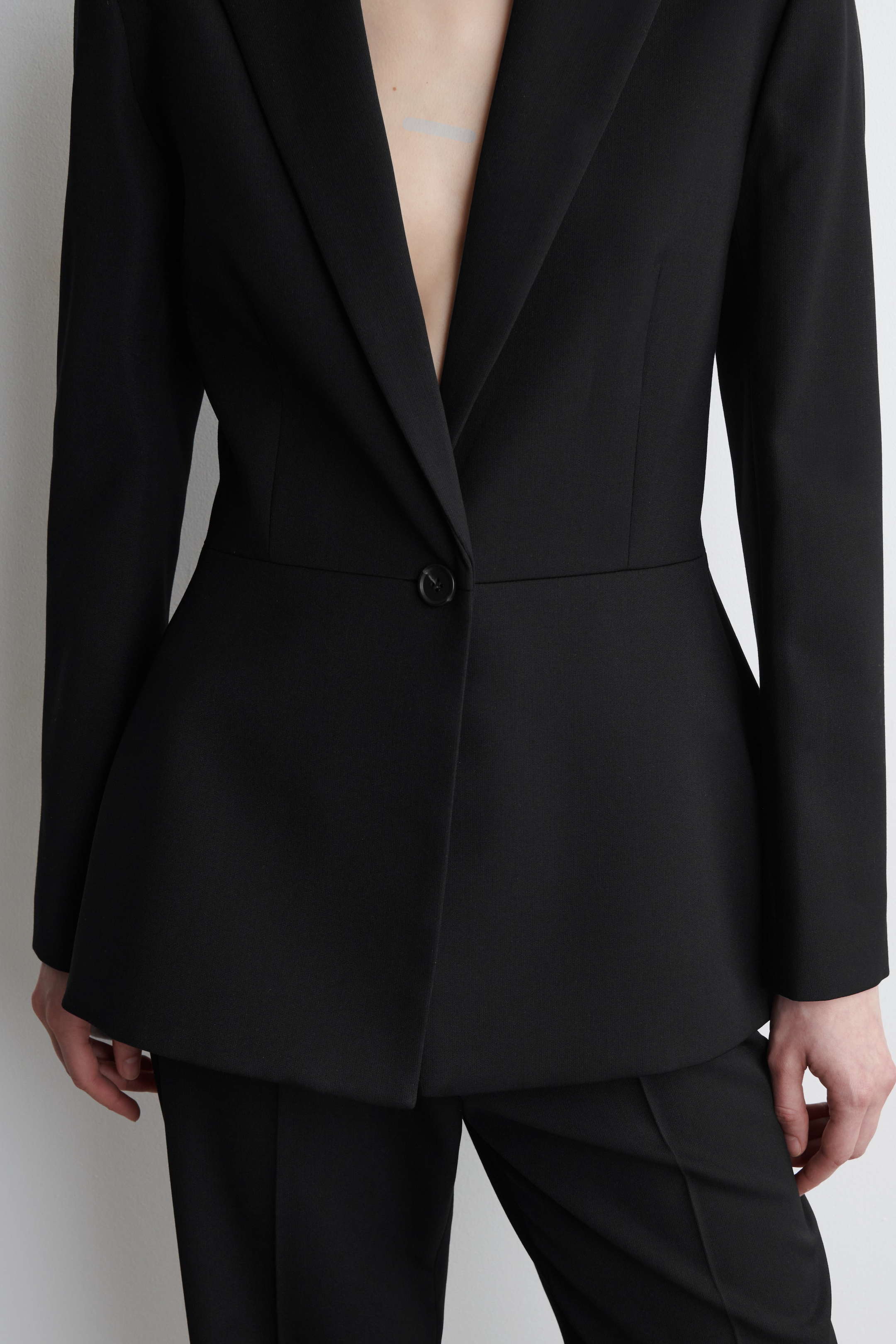 Visualizza immagine più grande: BLAZER SARTORIALE CON BALZA - NERO - DONNA | H&M IT 4
