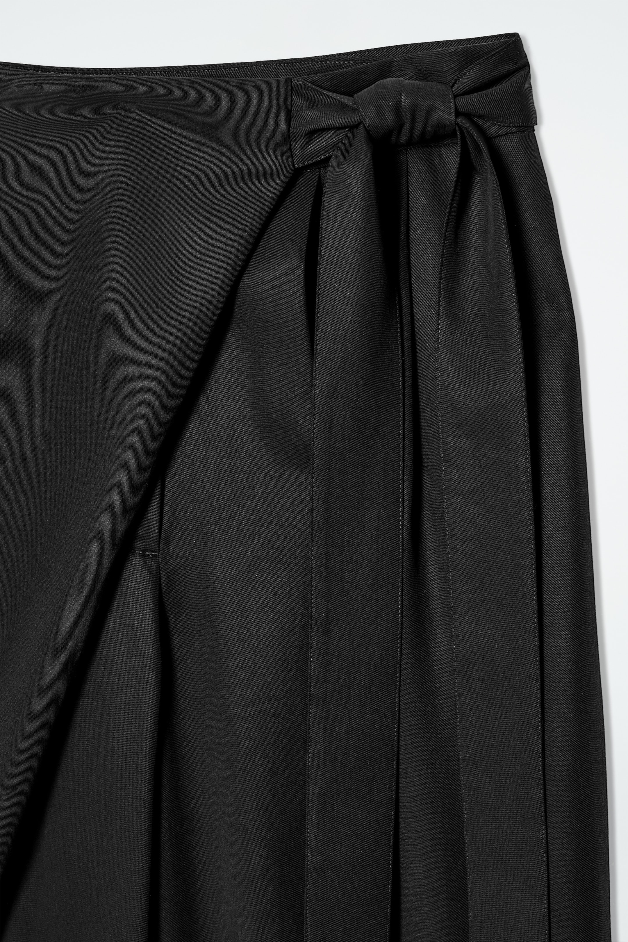 Agrandir l'image: PANTALON FLUIDE PORTEFEUILLE - NOIR - FEMME | H&M CH 6