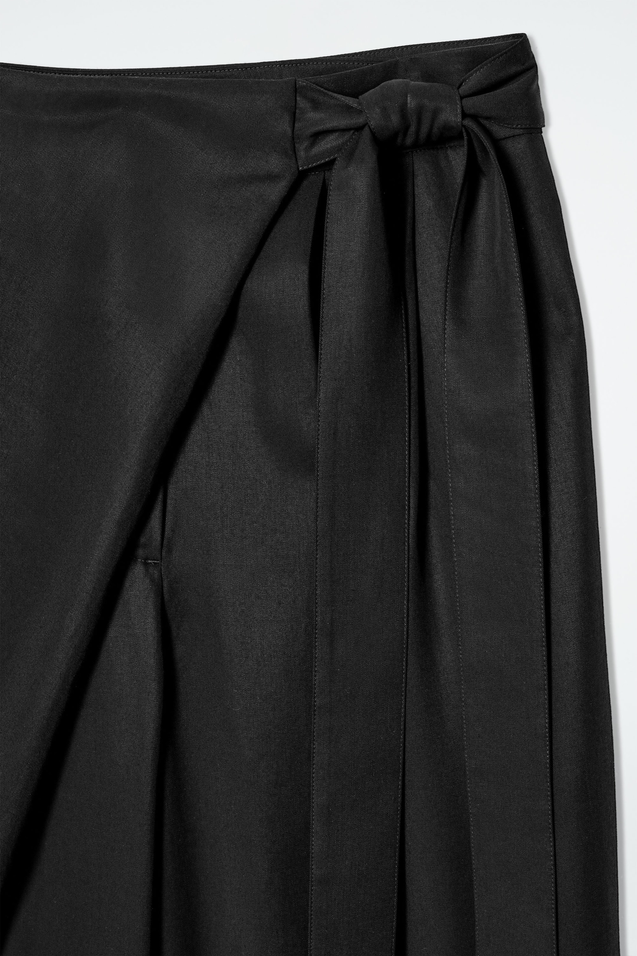 PANTALONES FLUIDOS CON FRONTAL CRUZADO