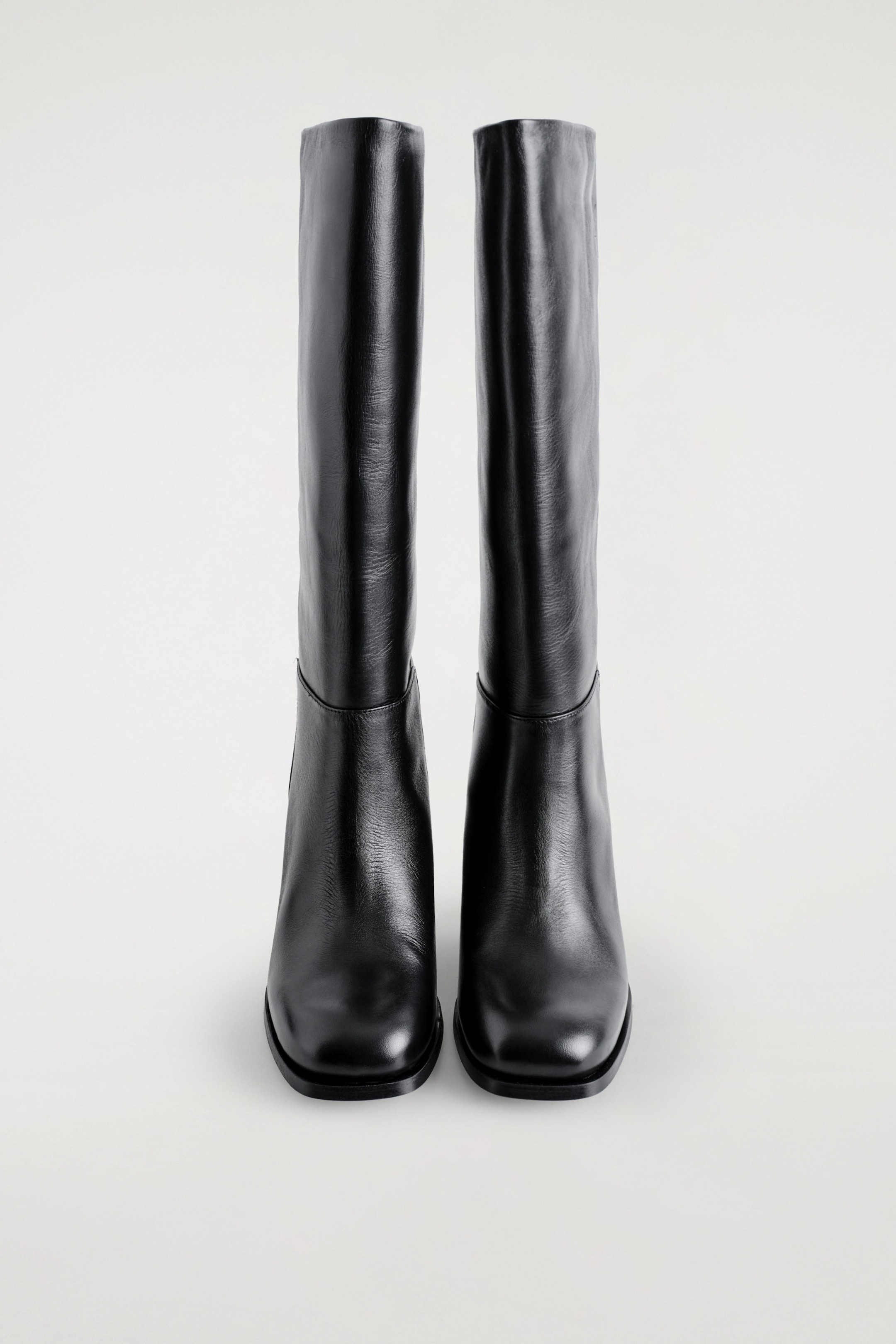 BOTAS ALTAS DE PIEL CON TACÓN