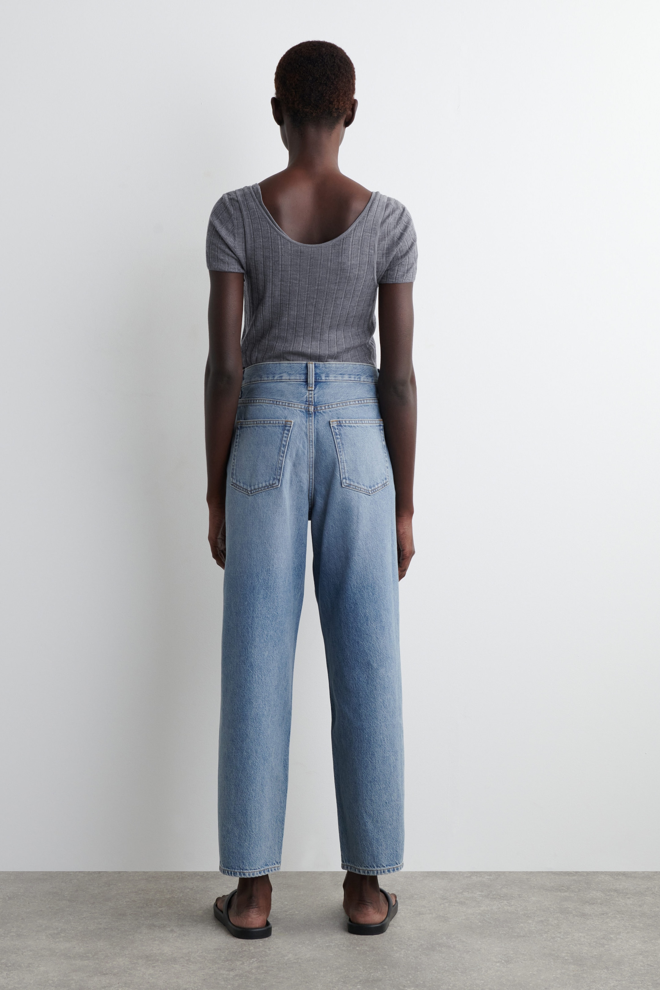 ARCH TAPERED JEANS