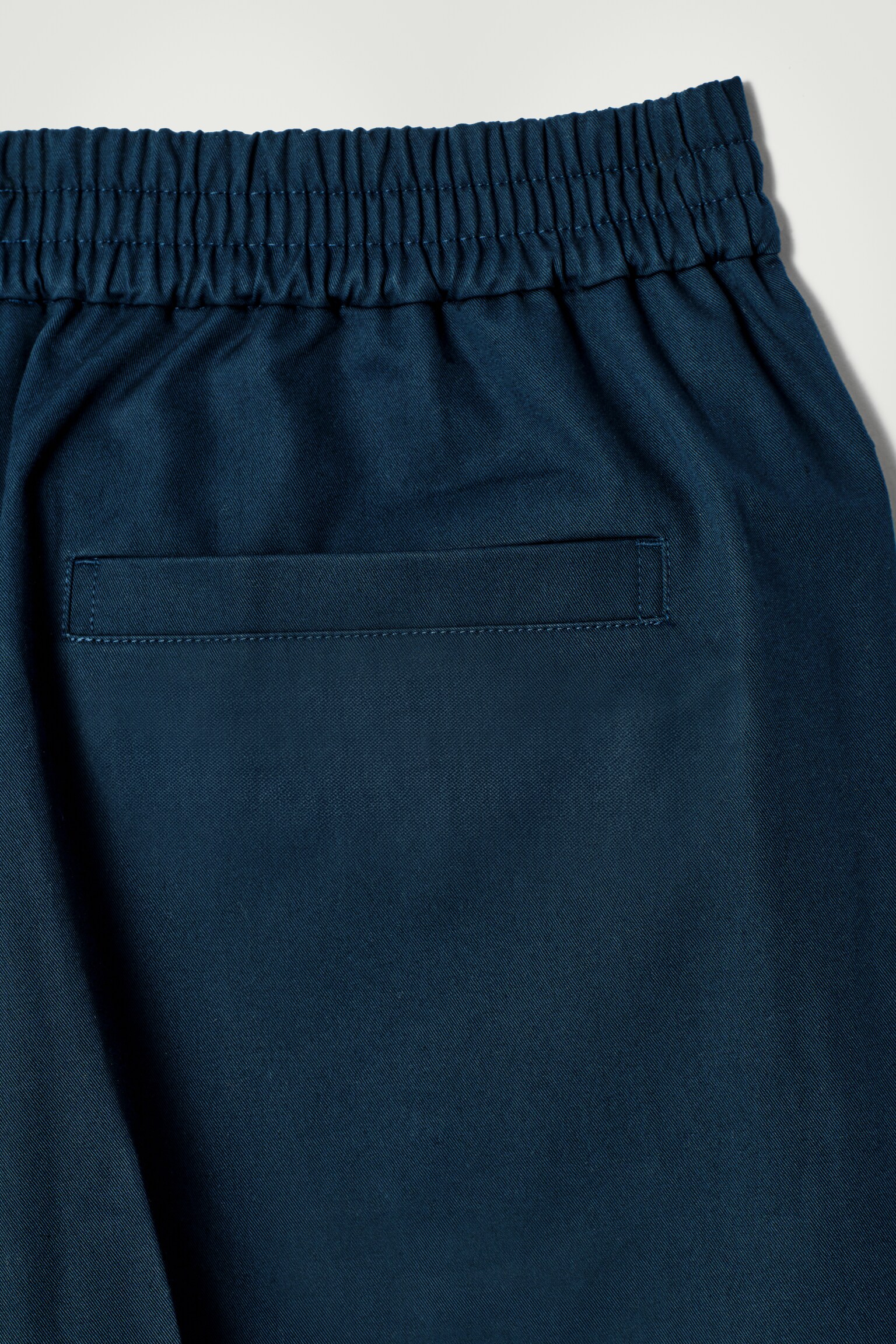 SHORT OVERSIZE LARGE TAILLE ÉLASTIQUÉE - BLEU MARINE - 4