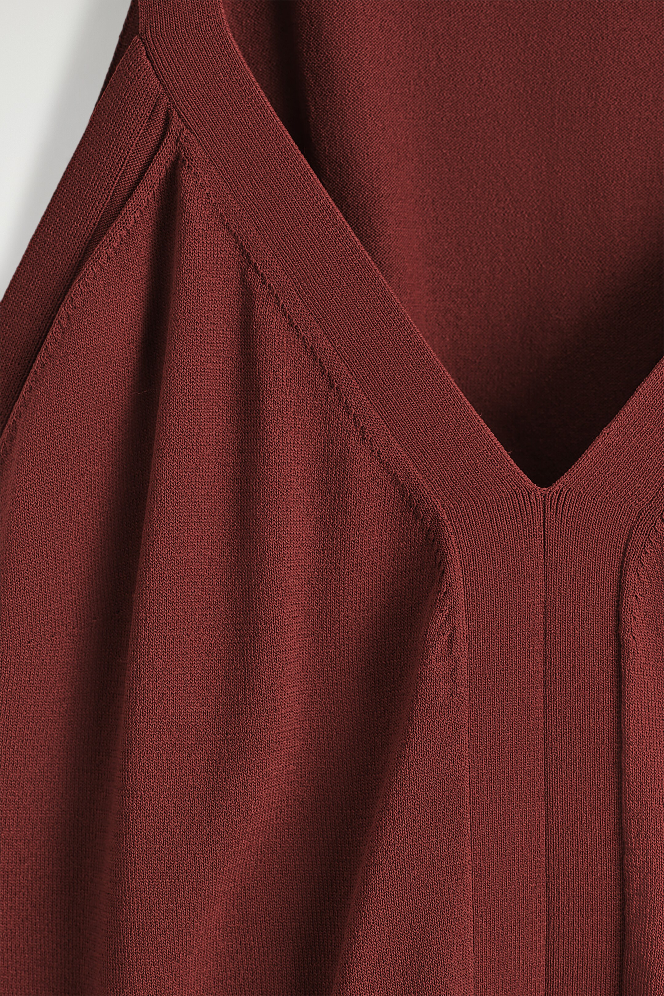 View larger image: KNITTED V-NECK TANK TOP - DARK RED - Ladies | H&M GB 7