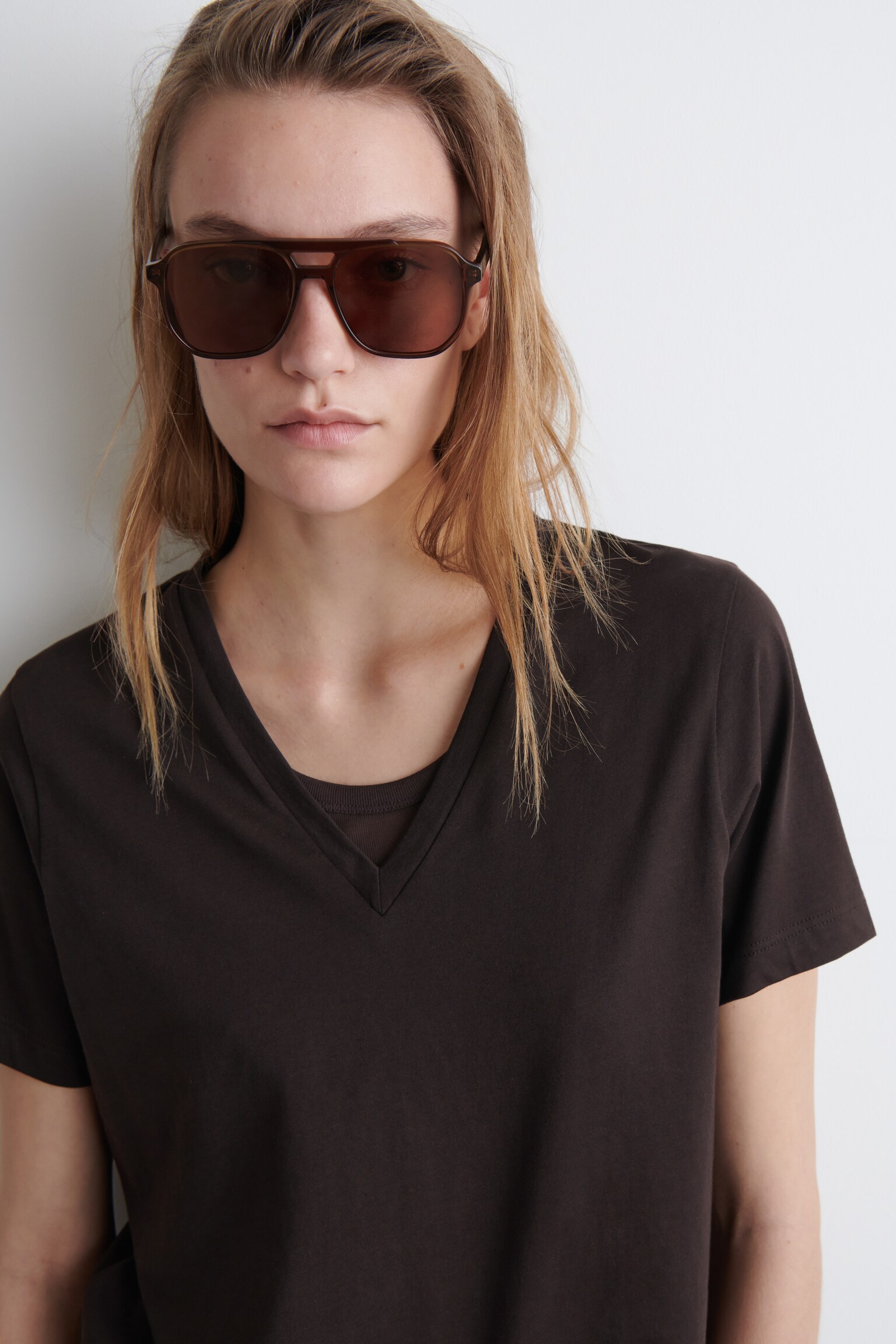 V-NECK COTTON T-SHIRT - DARK BROWN/GREY MÉLANGE/BLACK/WHITE / STRIPED/WHITE/NAVY/LIGHT BEIGE / UNDYED - 4