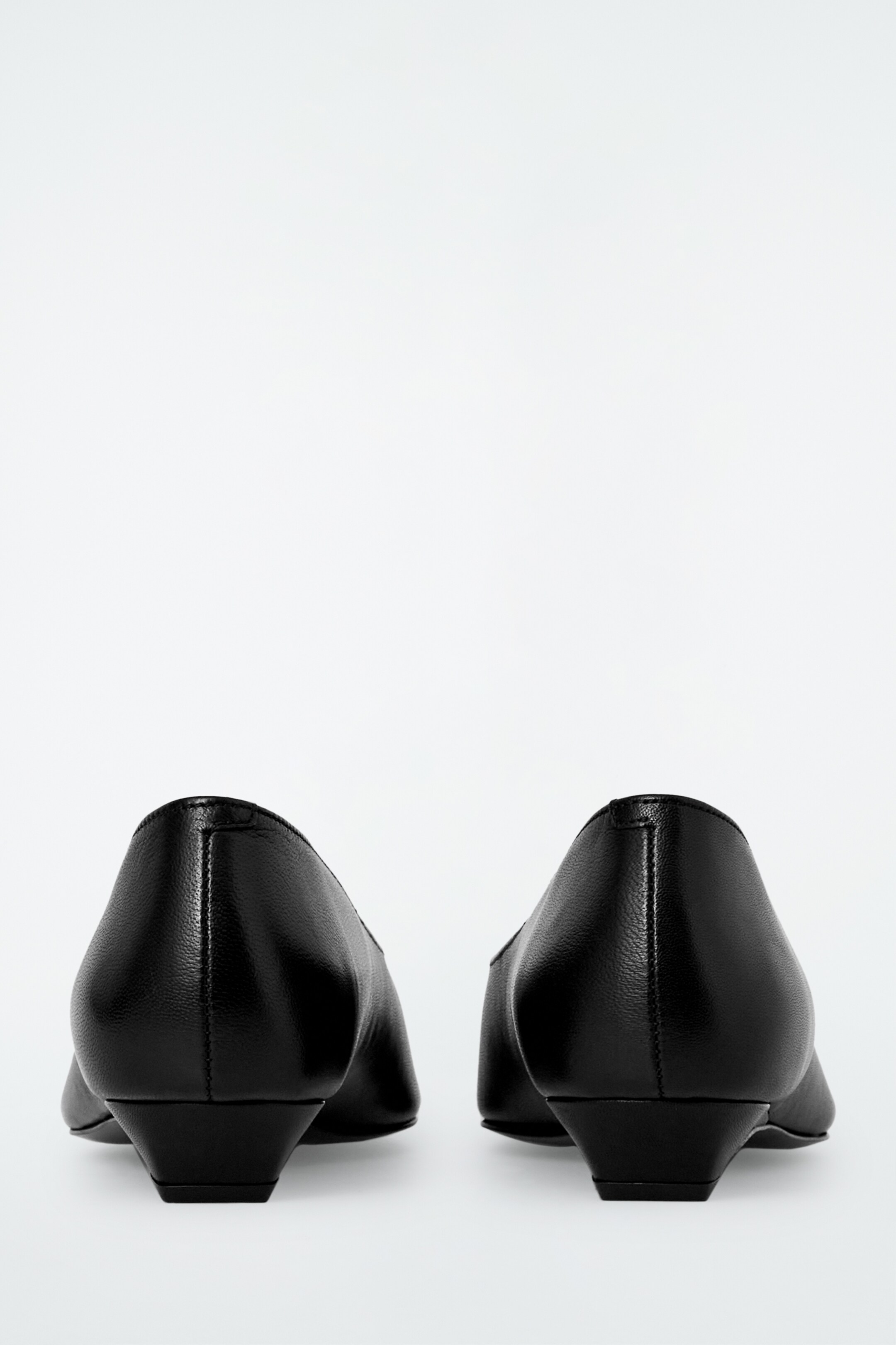 Agrandir l'image: ESCARPINS POINTUS PETIT TALON CUIR - NOIR - FEMME | H&M CH 3