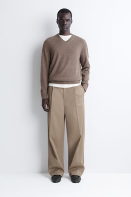PURE CASHMERE V-NECK SWEATER — BEIGE / UNDYED 2