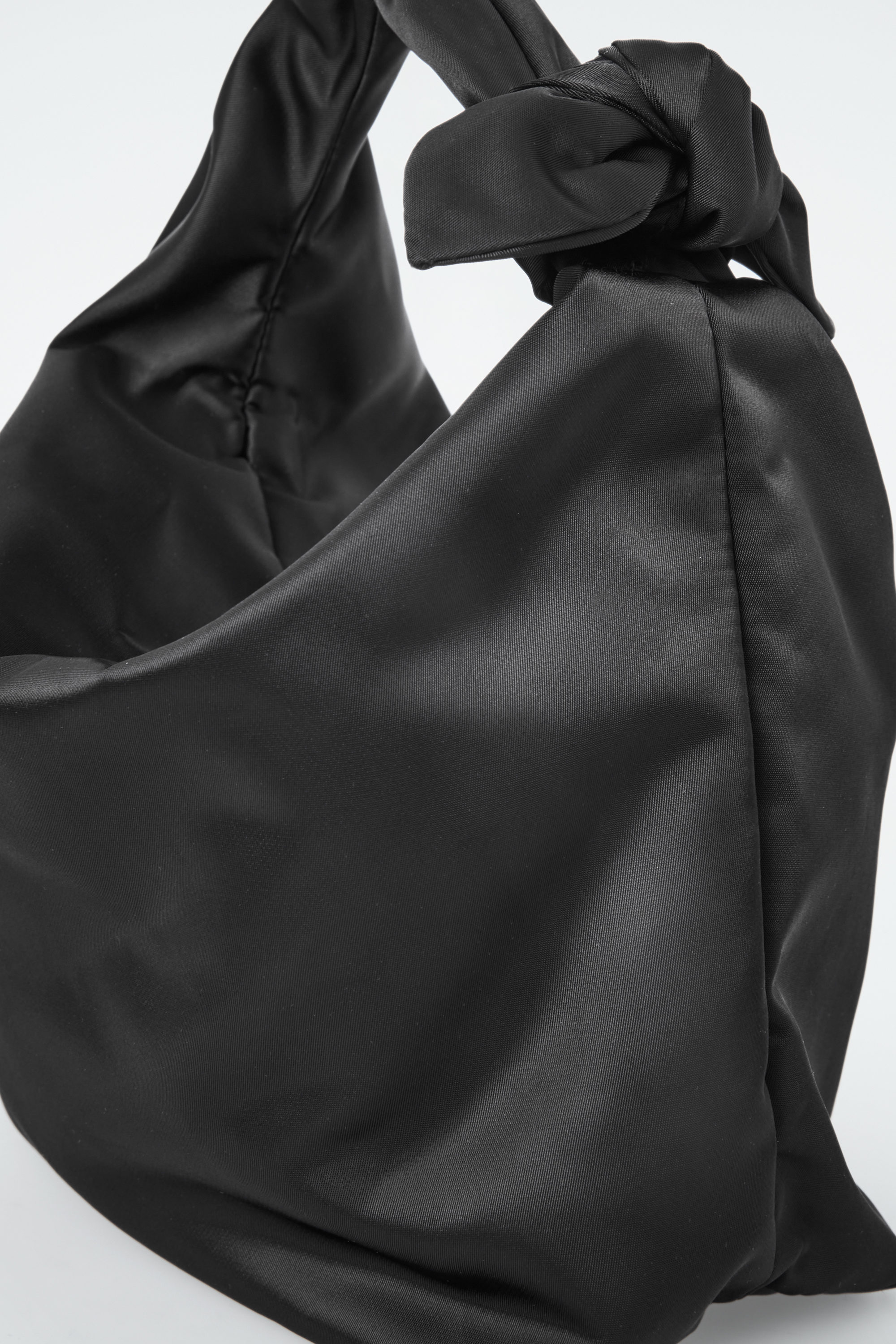 トートバッグ Cos Nylon Hitch Micro Tote Bag Black cos-hitch-micro-tote---nylon-