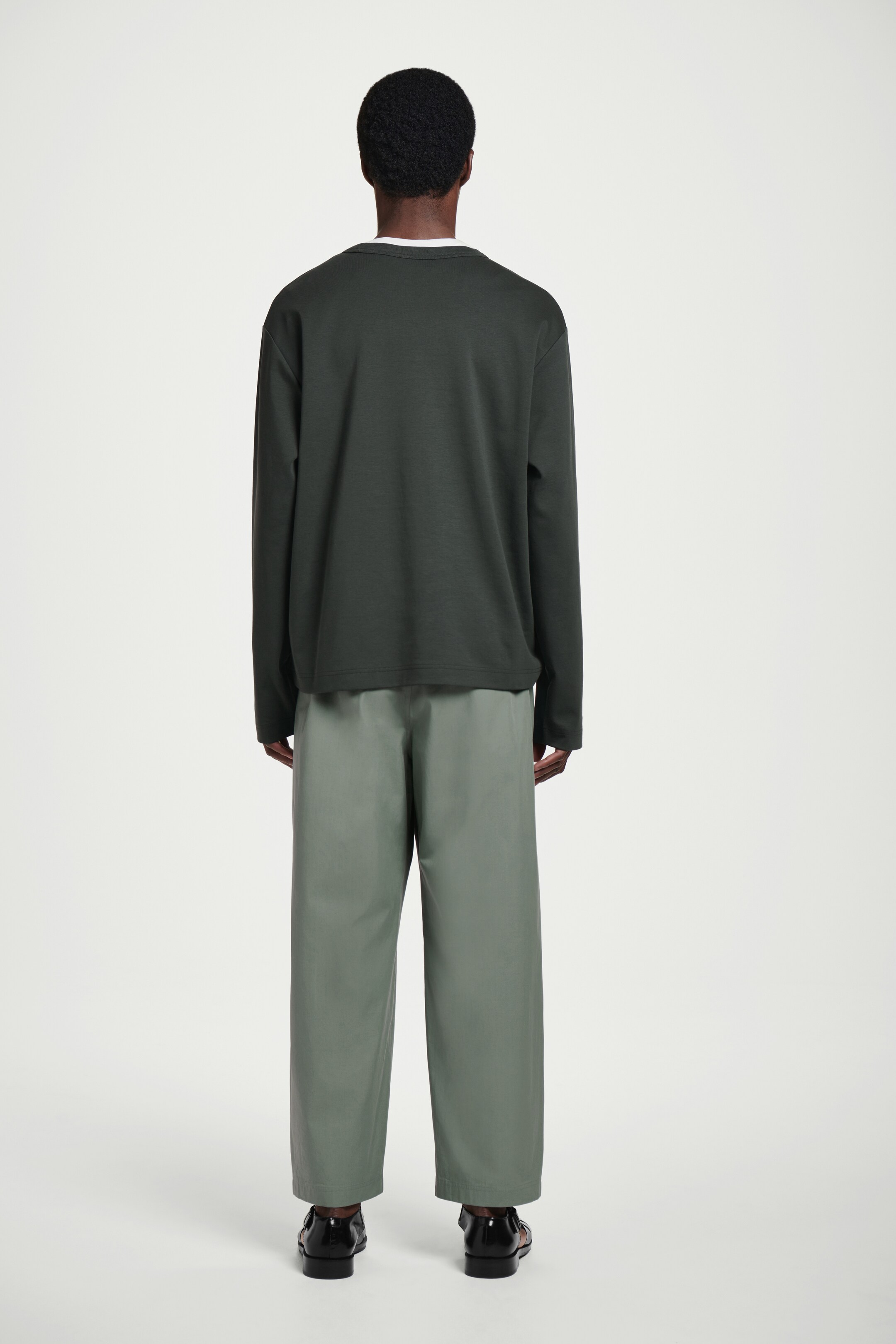 Ver imagen más grande: PANTALÓN ANCHO CROP CON CINTURA ELÁSTICA - VERDE - HOMBRE | H&M ES 2