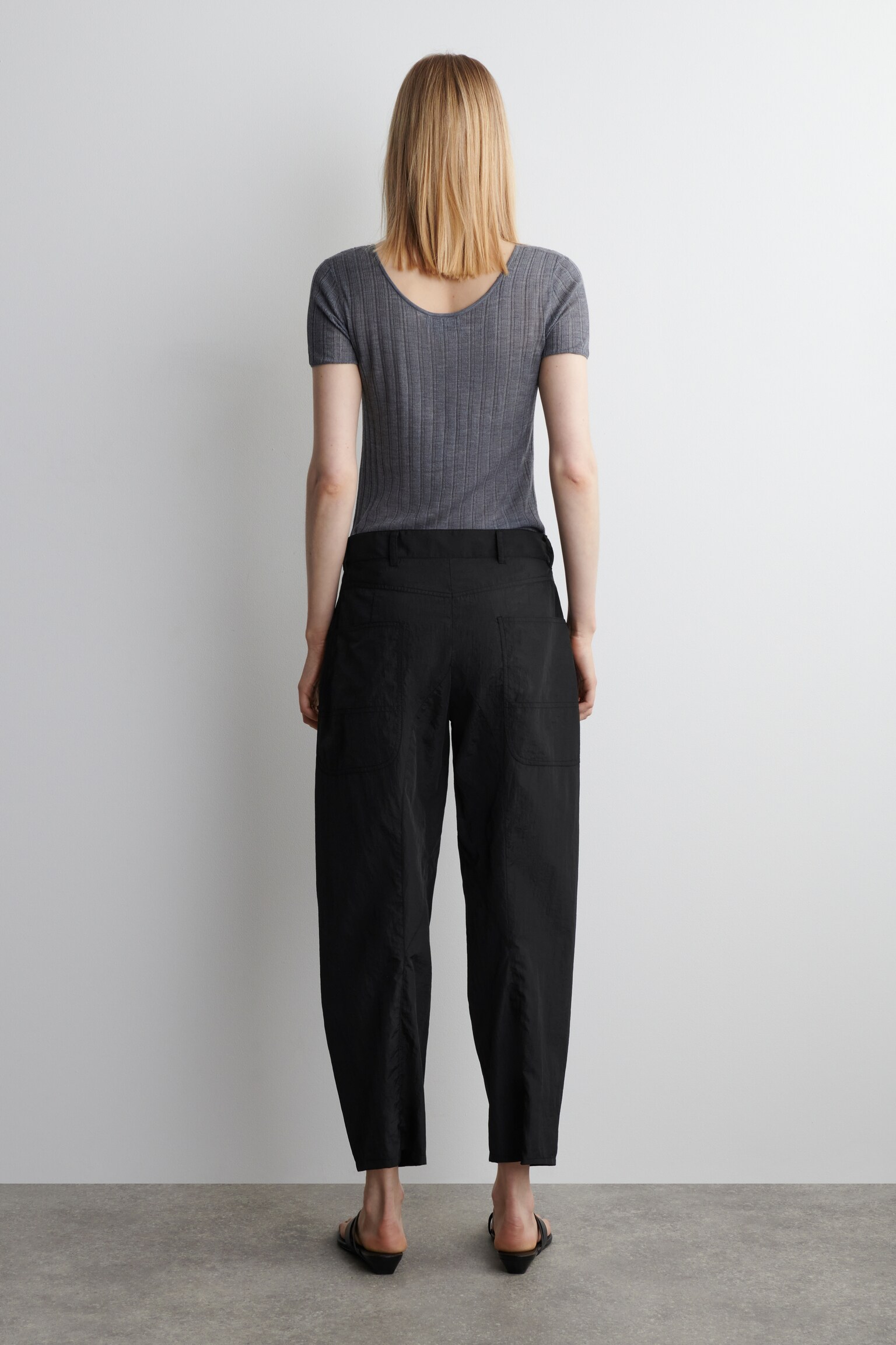 PANTALÓN DE NAILON BARREL FIT - NEGRO - 5