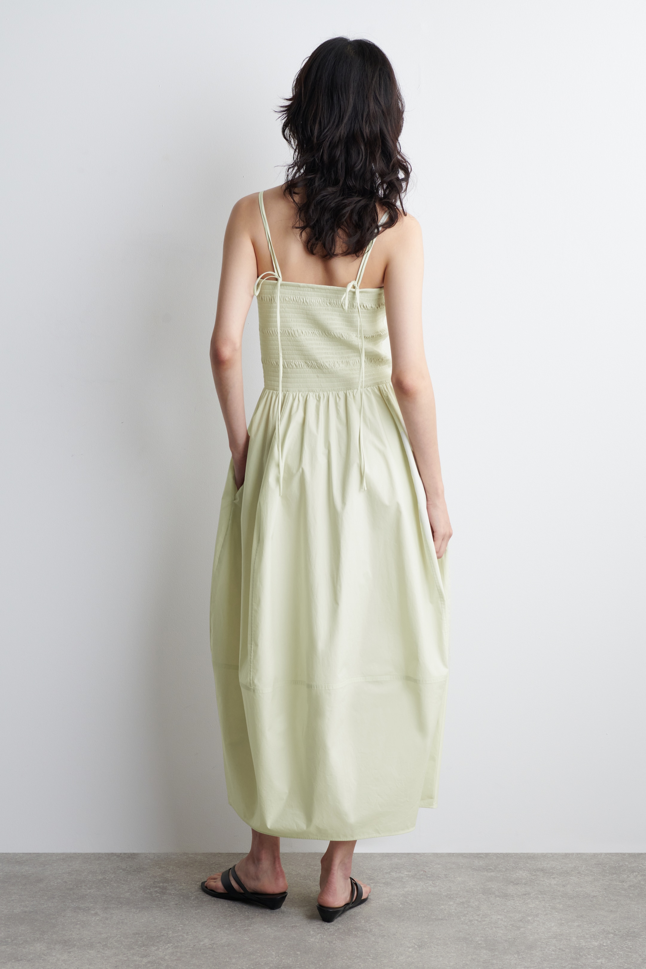 Grotere afbeelding bekijken: SMOCKED MIDI DRESS - LICHTGROEN - DAMES | H&M NL 3