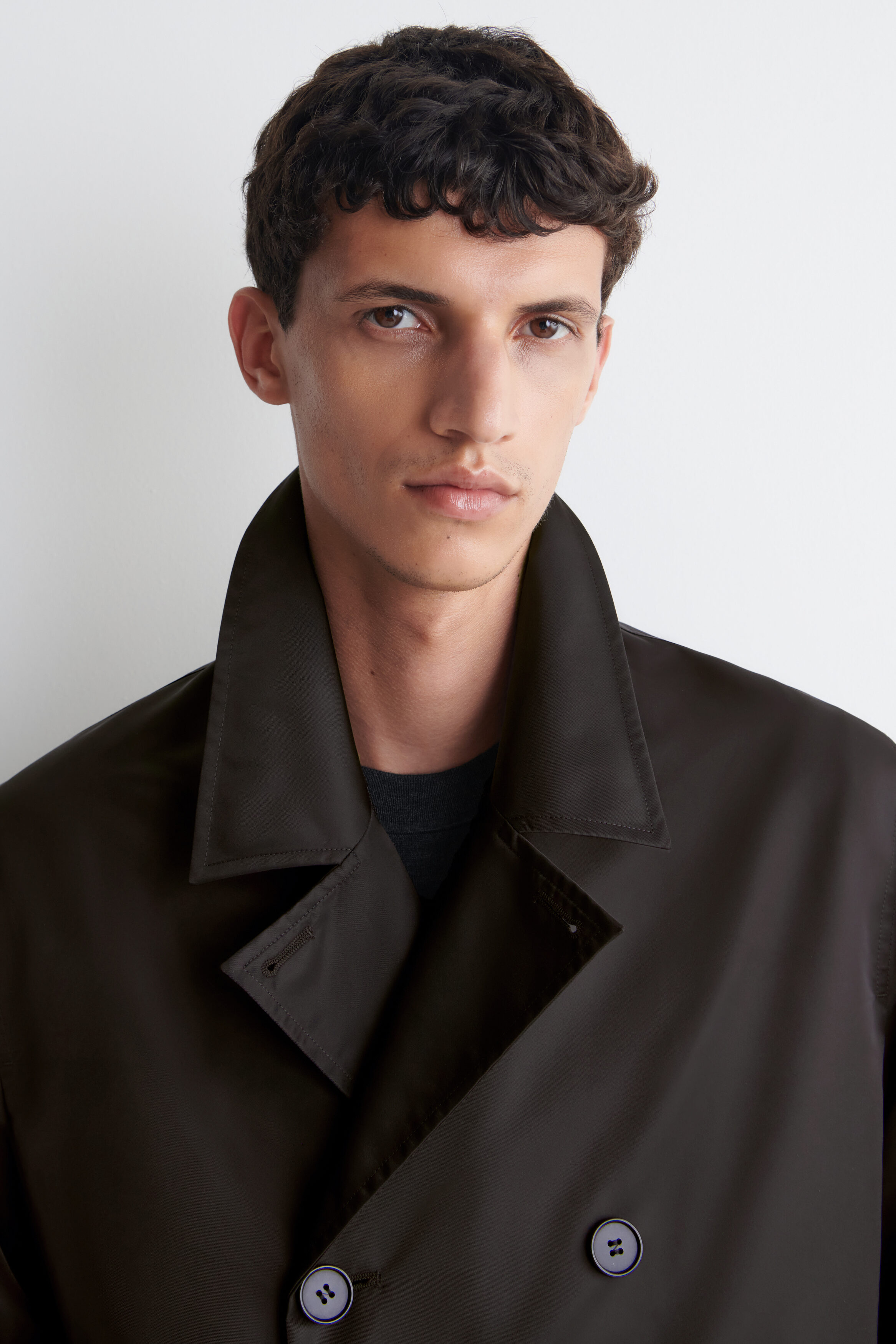 TECHNICAL NYLON SHORT TRENCH JACKET - DARK BROWN | COS US