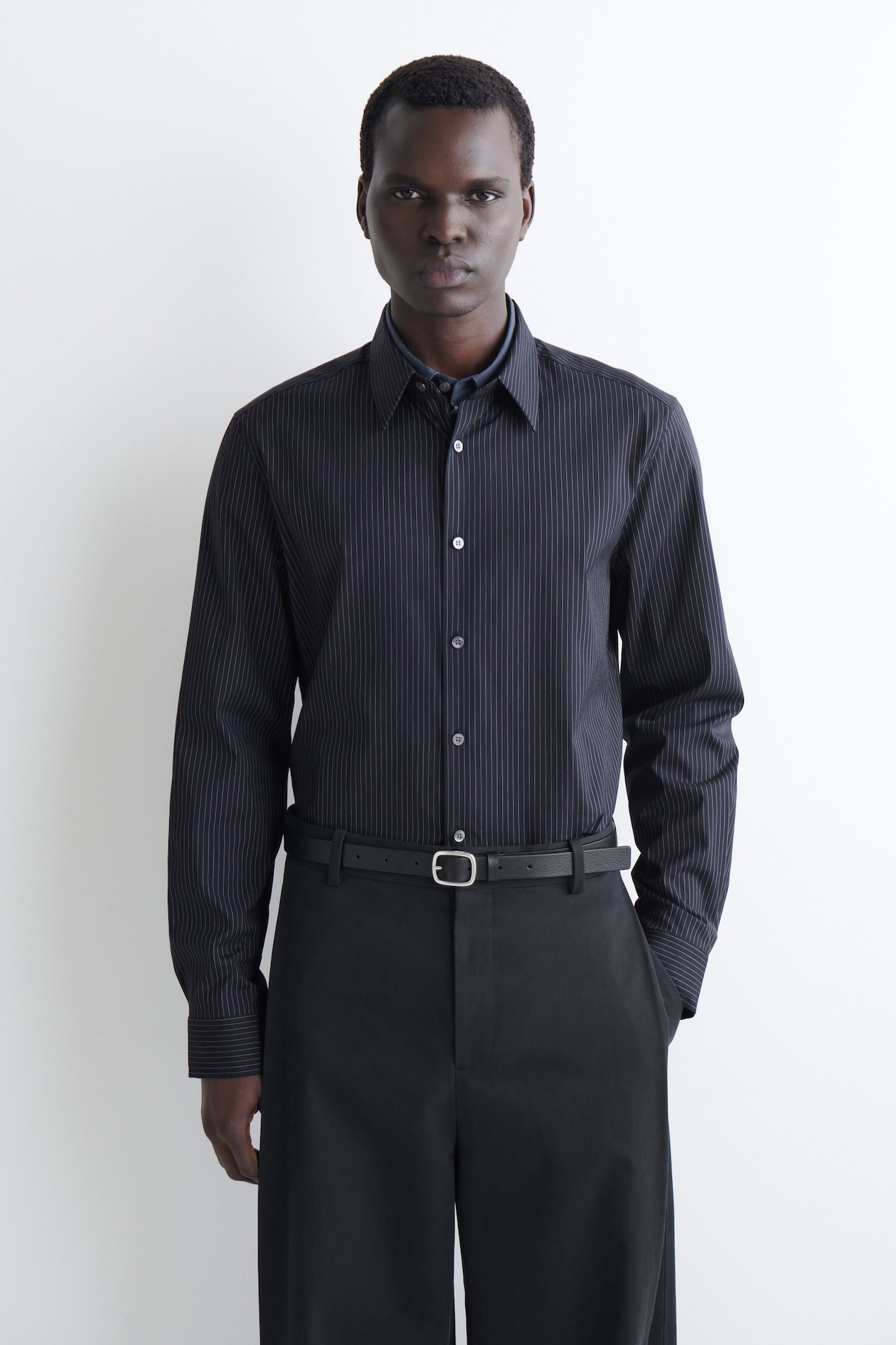 SLIM TAILORED COTTON-POPLIN SHIRT — NAVY / PINSTRIPED