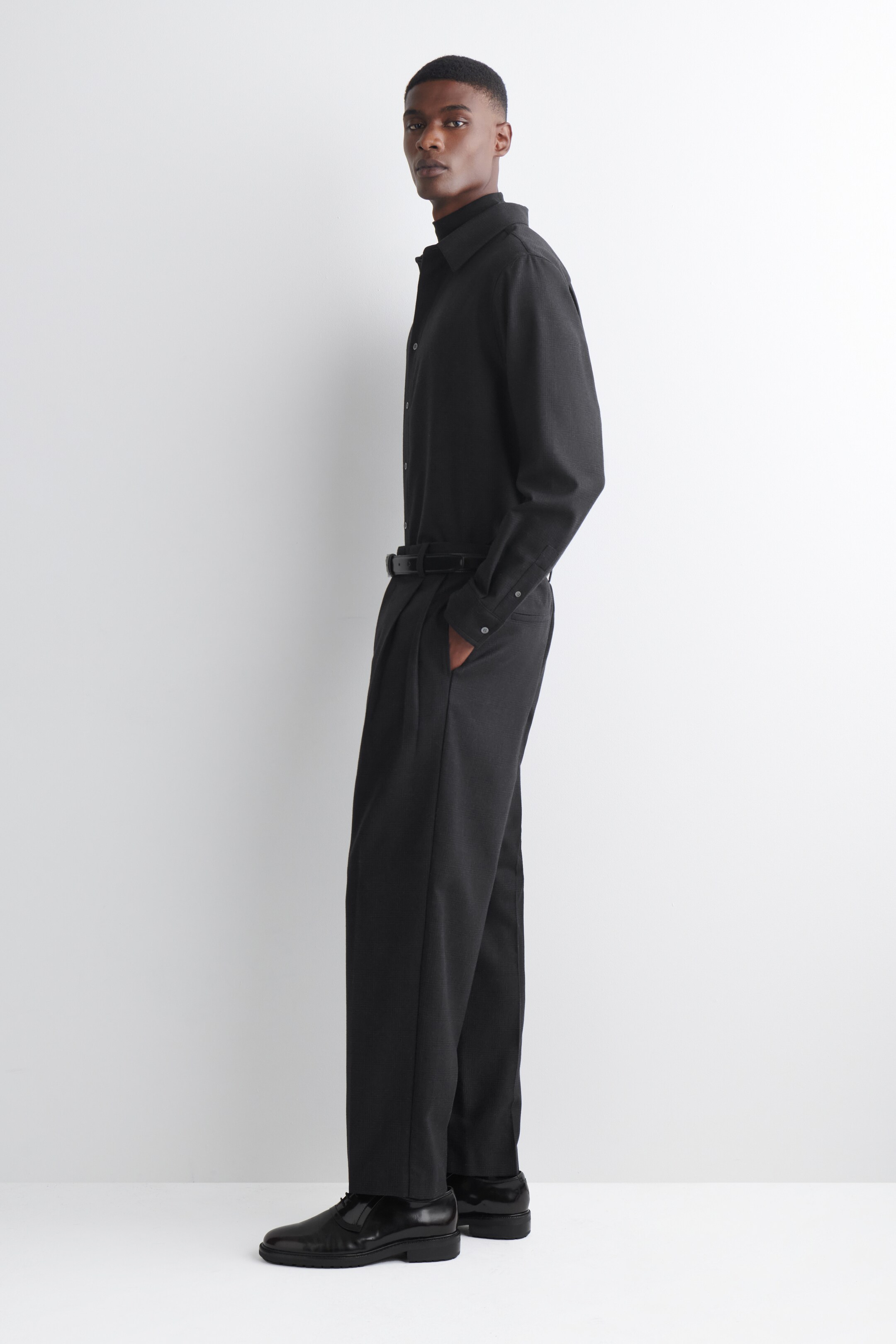 Visualizza immagine più grande: PLEATED WOOL STRAIGHT-LEG TROUSERS - BLU NAVY / QUADRI - UOMO | H&M IT 7